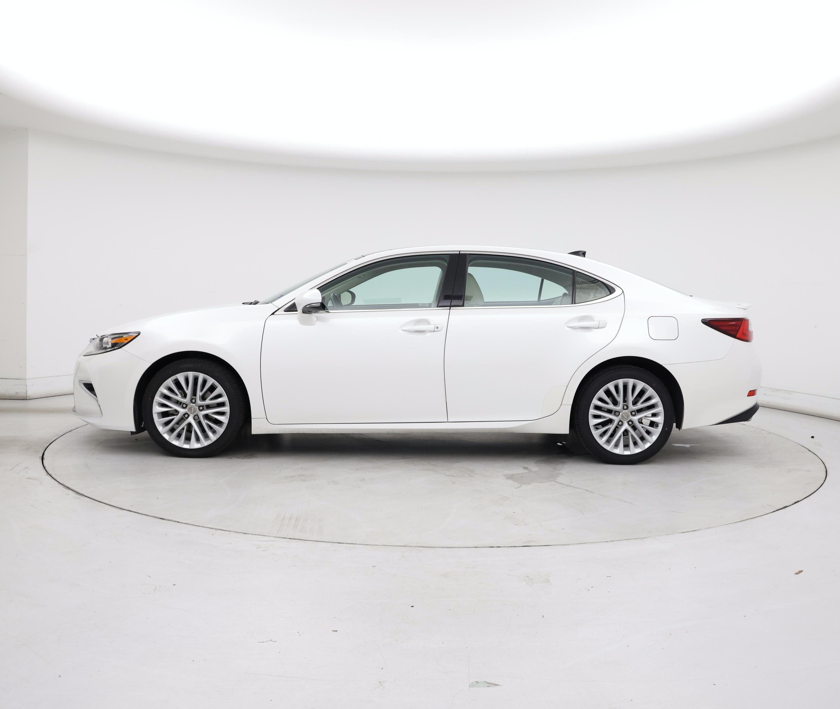 Thumbnail: 2017 Lexus ES - 3