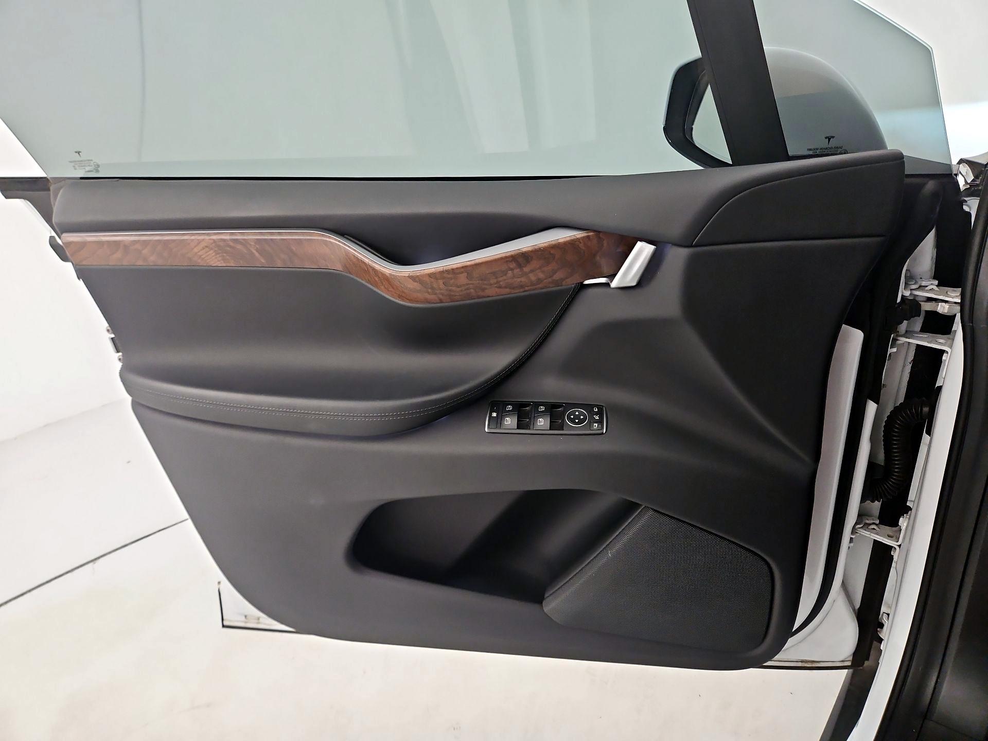 Thumbnail: 2020 Tesla Model X - 12