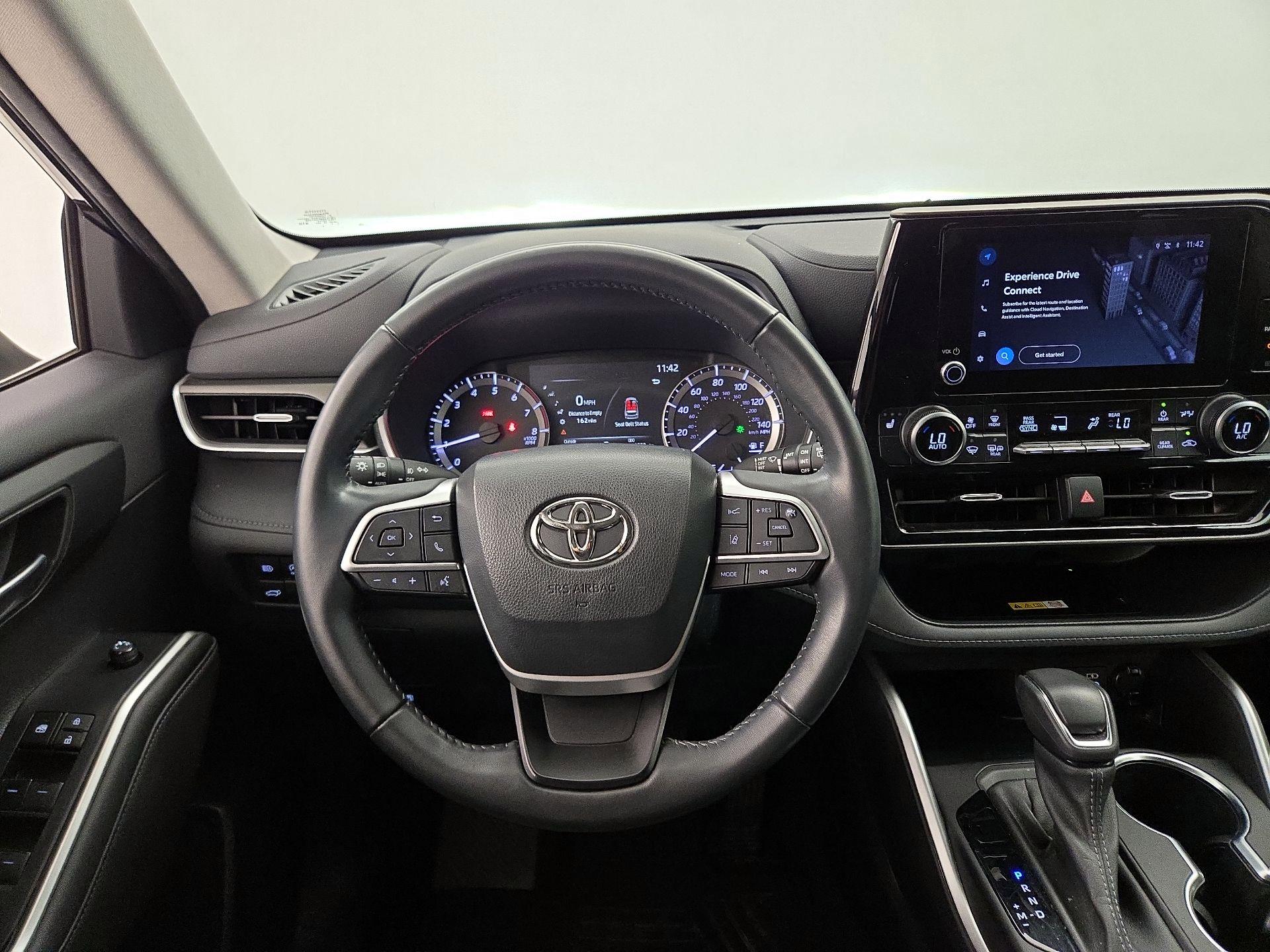 Thumbnail: 2023 Toyota Highlander - 10