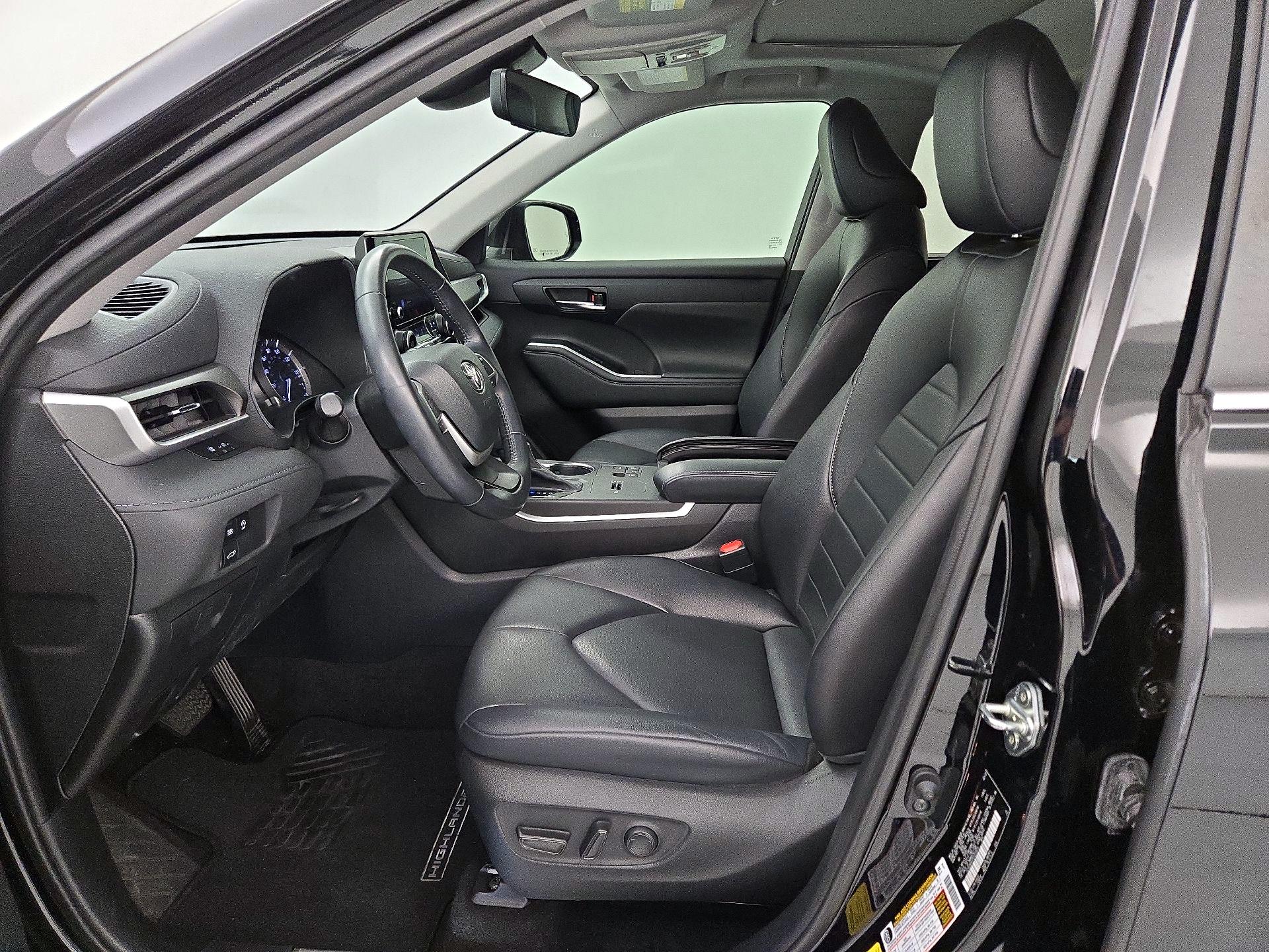 Thumbnail: 2023 Toyota Highlander - 11