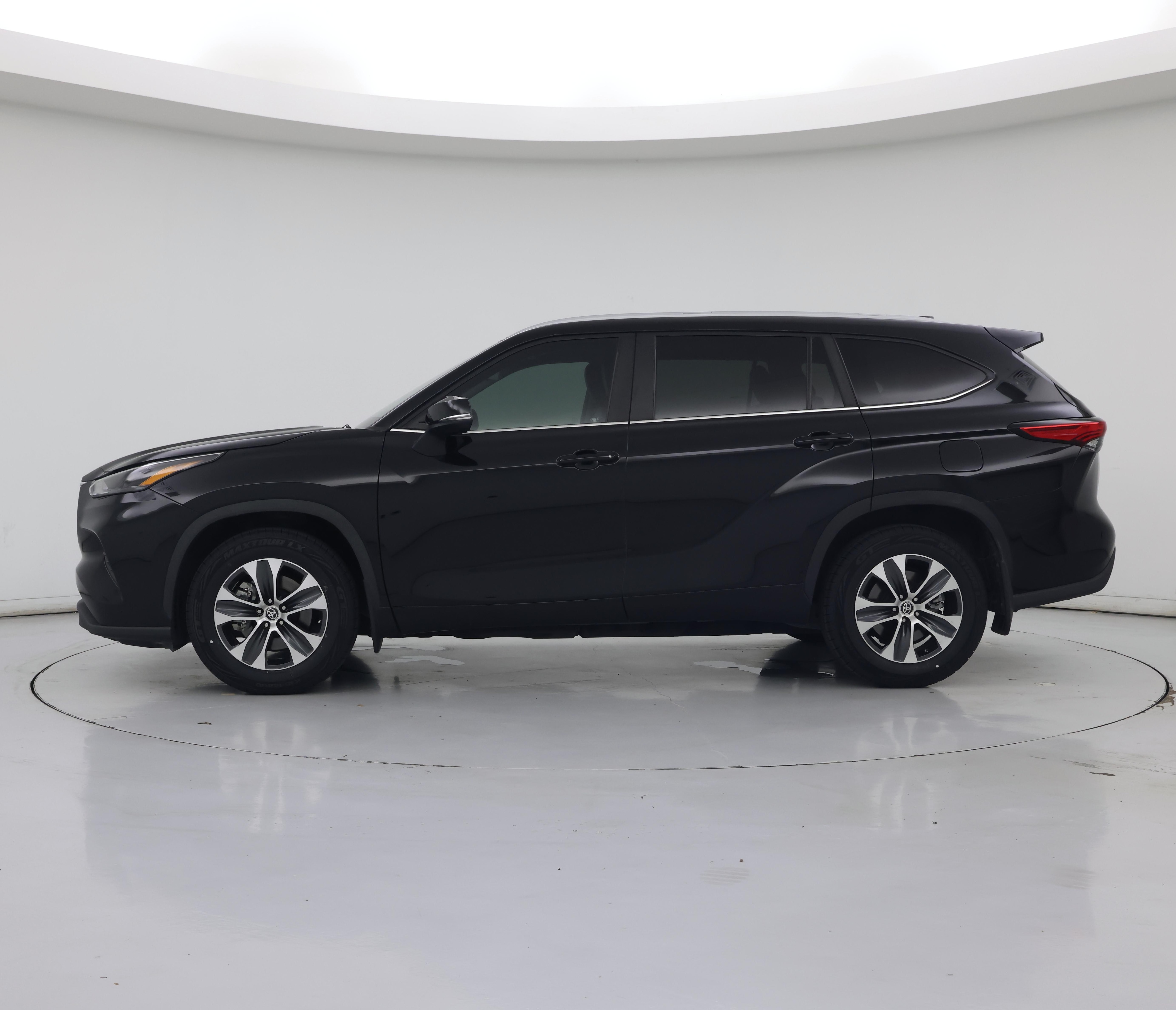 Thumbnail: 2023 Toyota Highlander - 3