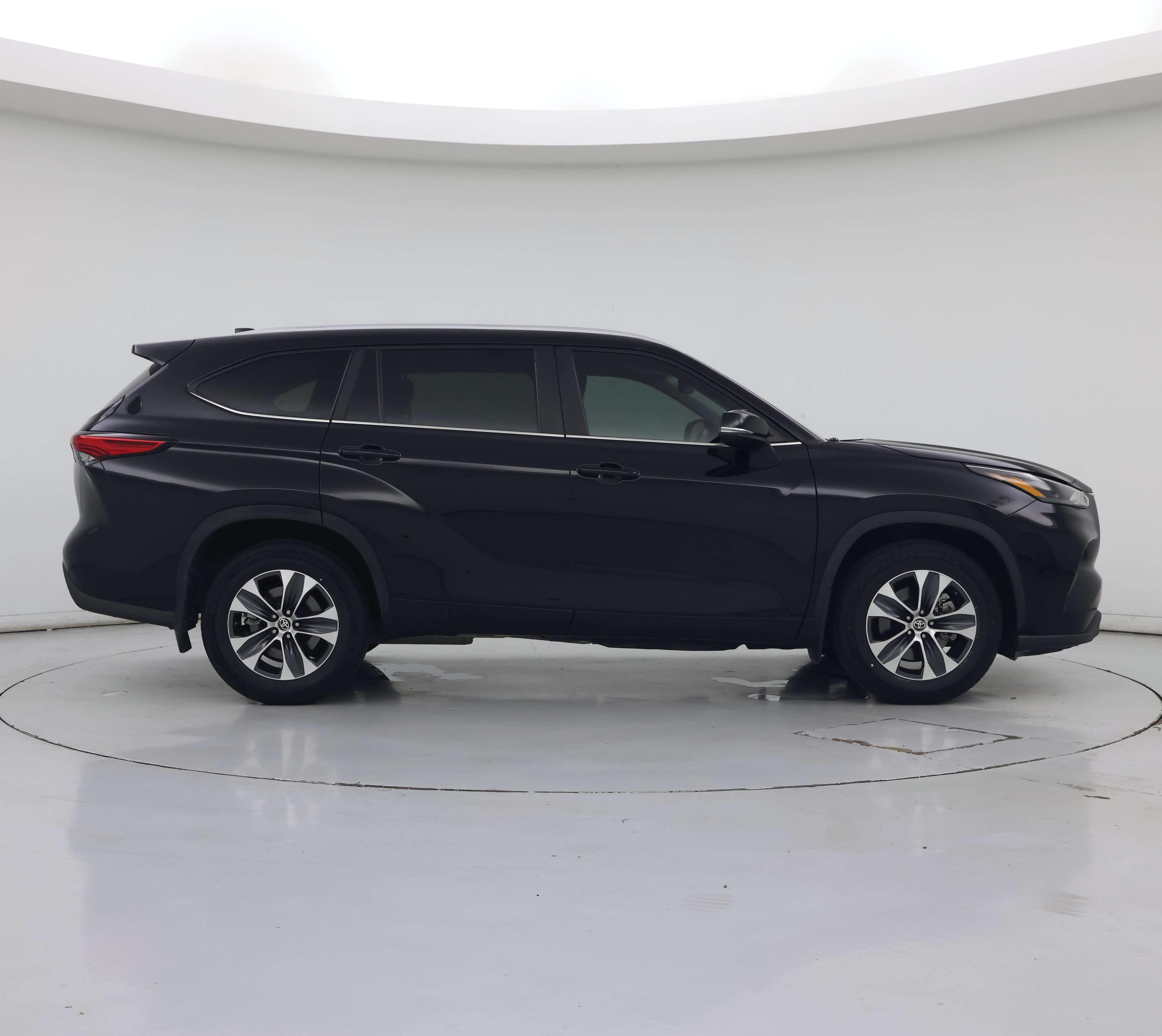 Thumbnail: 2023 Toyota Highlander - 7