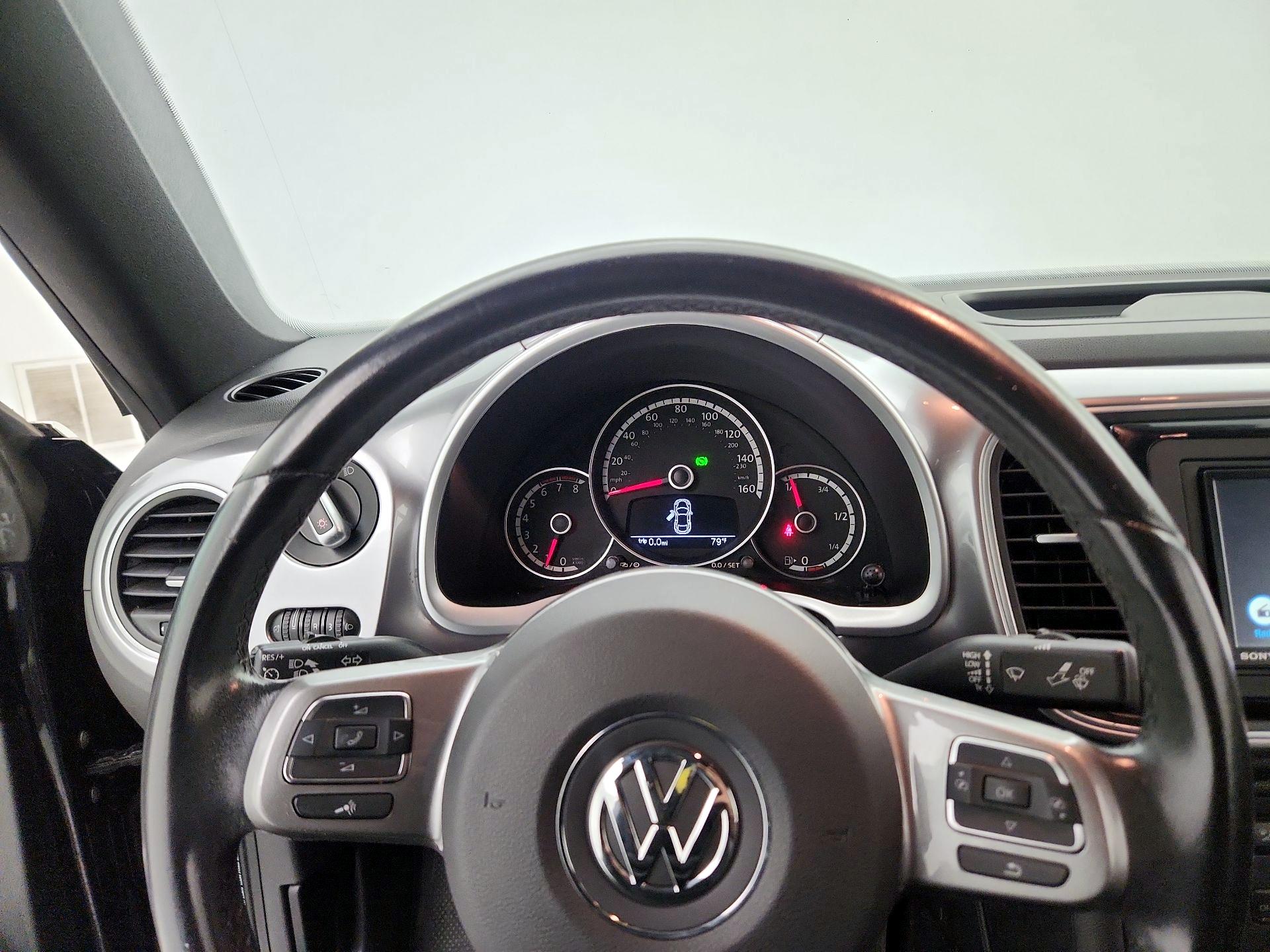 Thumbnail: 2014 Volkswagen Beetle - 10