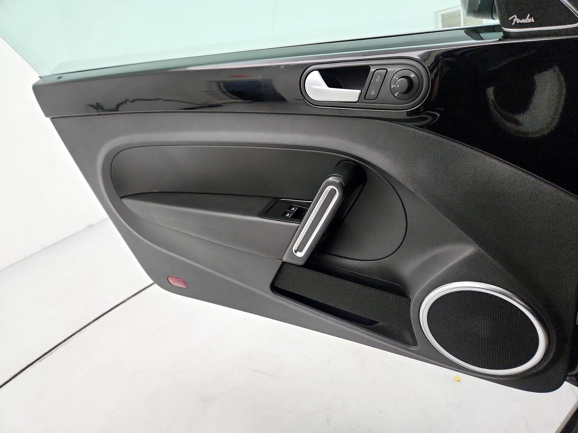 Thumbnail: 2014 Volkswagen Beetle - 12