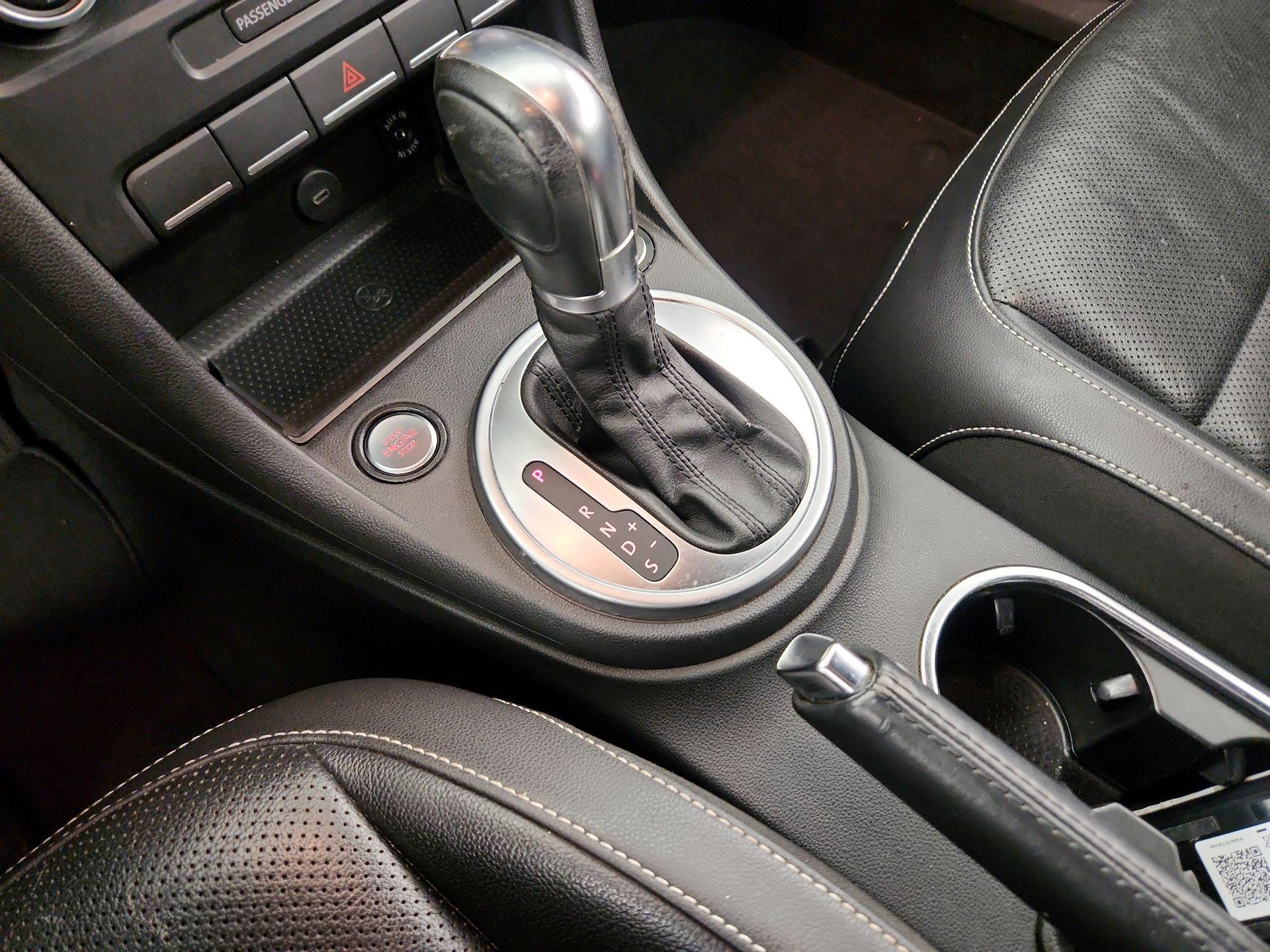Thumbnail: 2014 Volkswagen Beetle - 17
