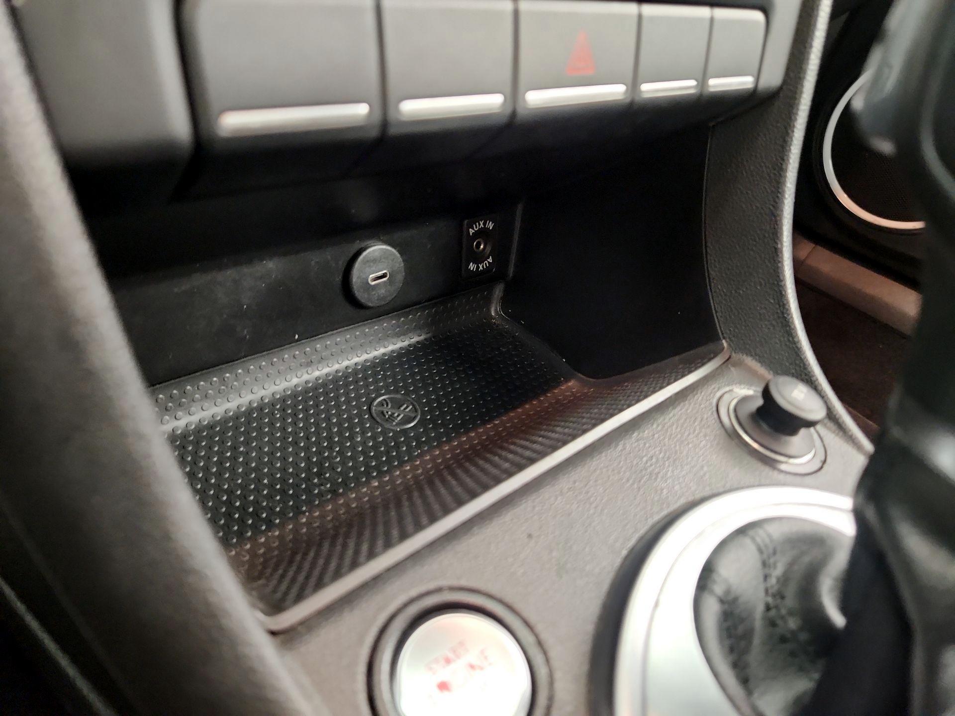Thumbnail: 2014 Volkswagen Beetle - 18