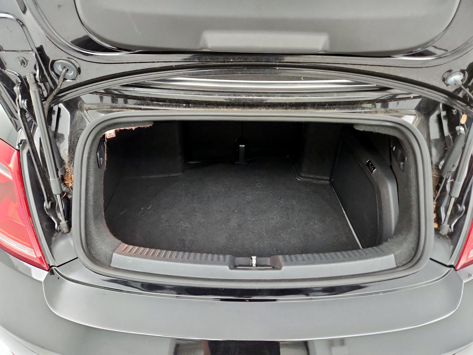 Thumbnail: 2014 Volkswagen Beetle - 20