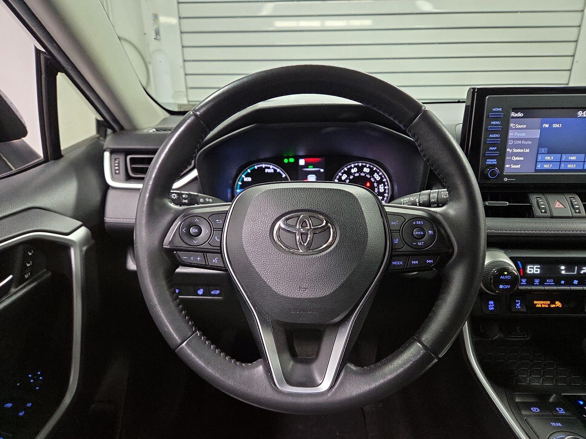 Thumbnail: 2022 Toyota RAV4 - 10