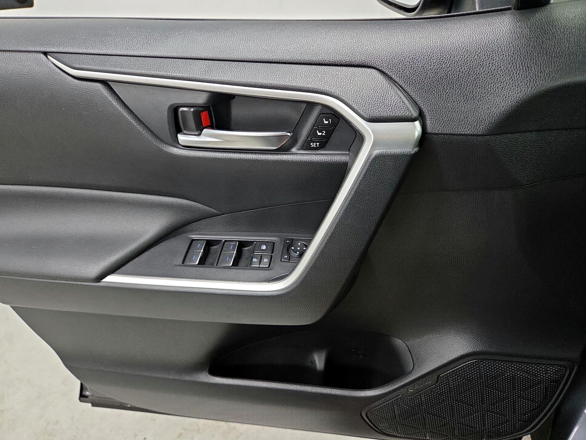 Thumbnail: 2022 Toyota RAV4 - 12