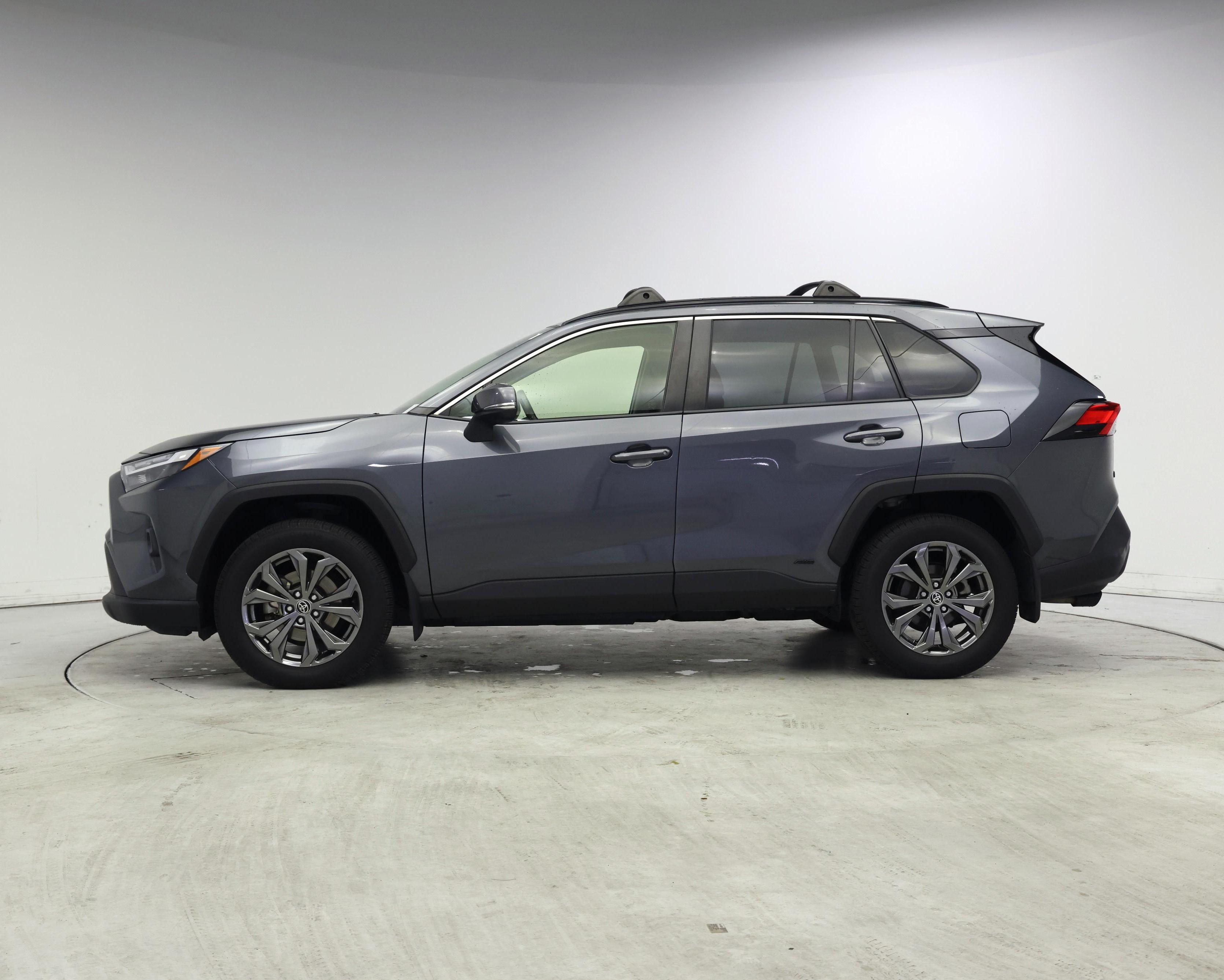 Thumbnail: 2022 Toyota RAV4 - 3