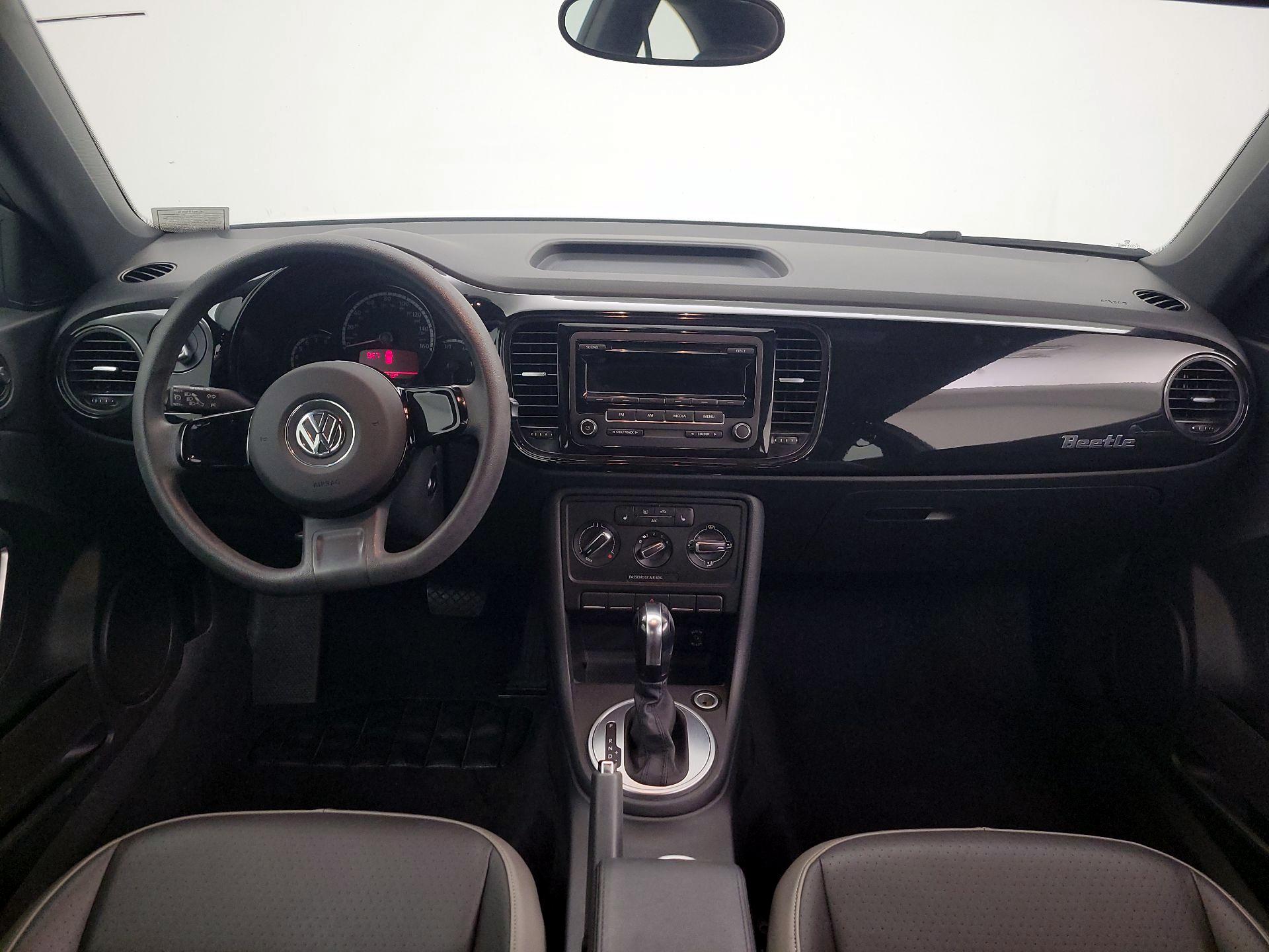 Thumbnail: 2015 Volkswagen Beetle - 9