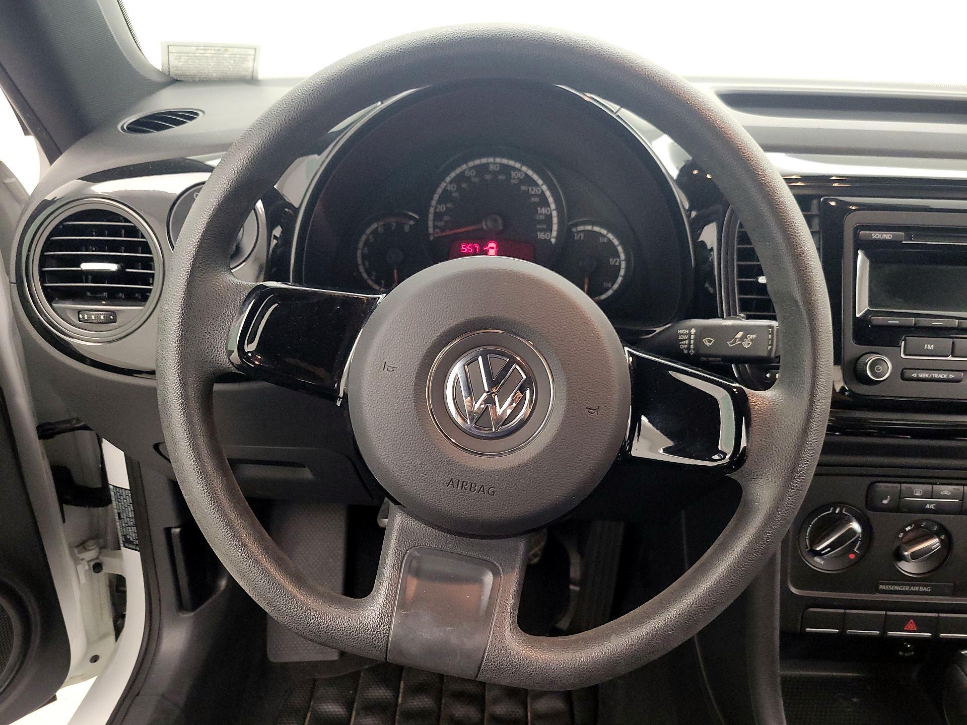 Thumbnail: 2015 Volkswagen Beetle - 10