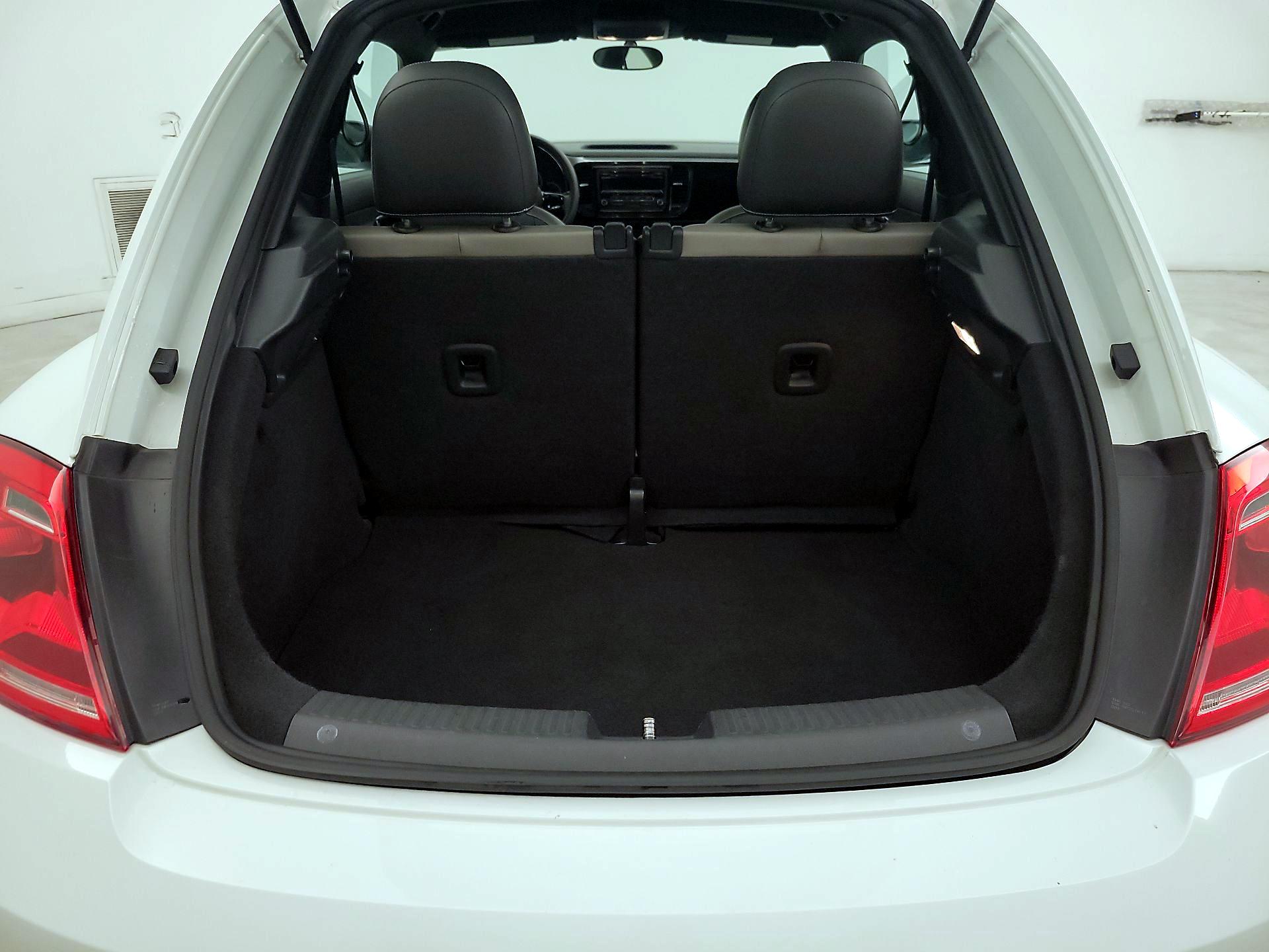 Thumbnail: 2015 Volkswagen Beetle - 19