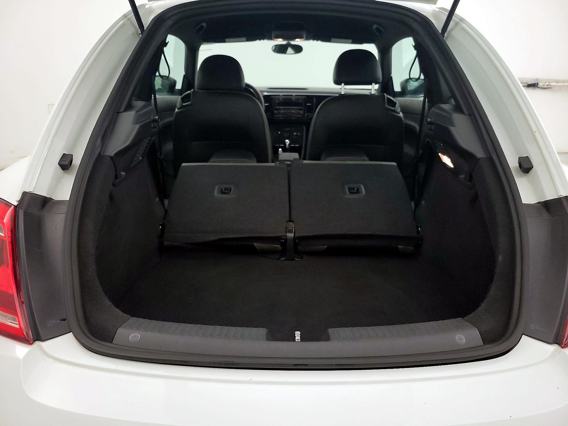 Thumbnail: 2015 Volkswagen Beetle - 20