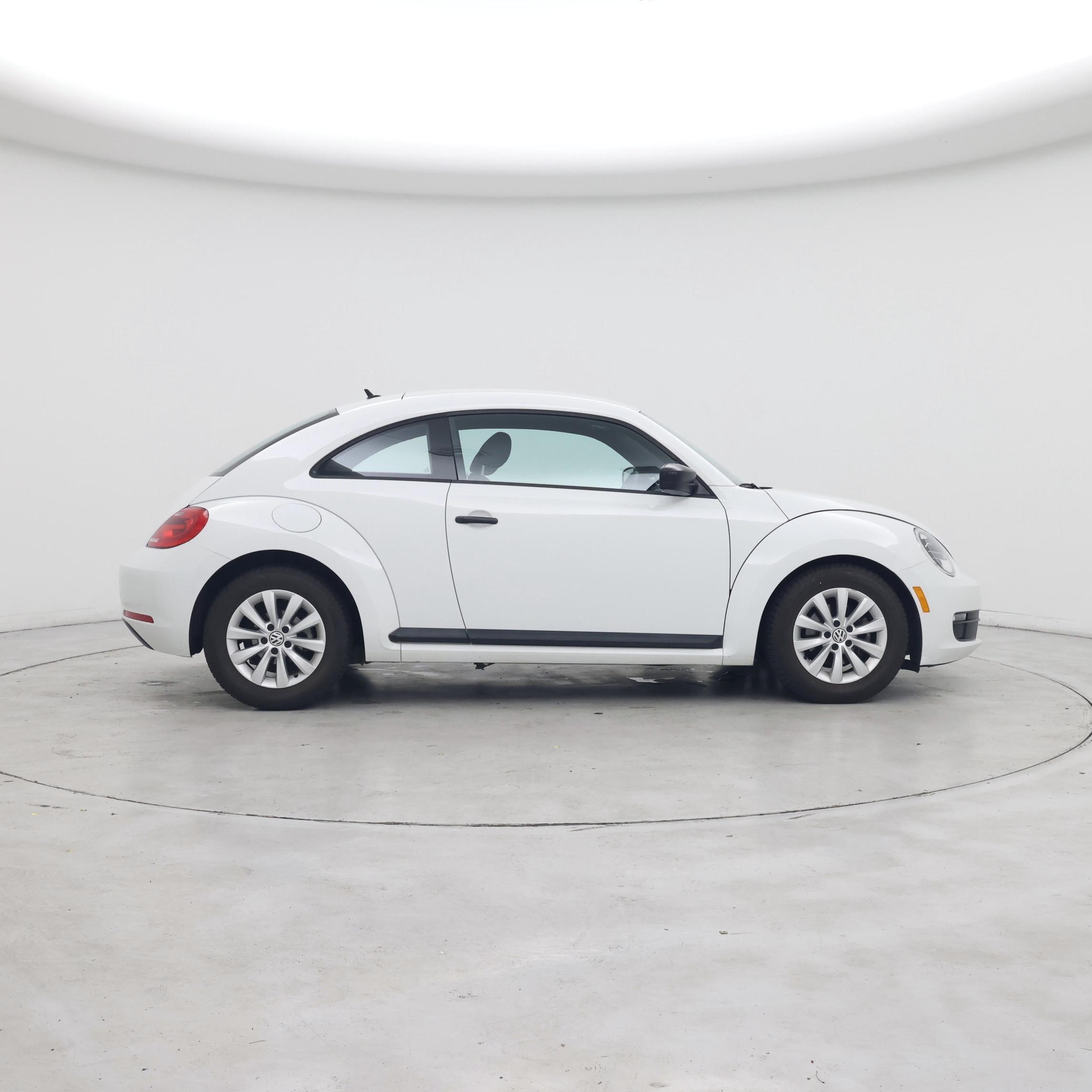 Thumbnail: 2015 Volkswagen Beetle - 7