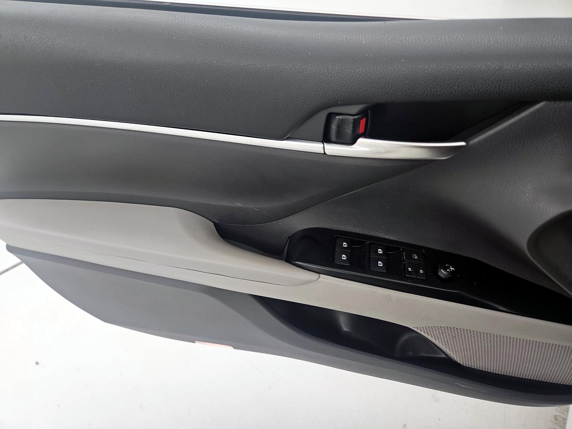Thumbnail: 2019 Toyota Camry - 12