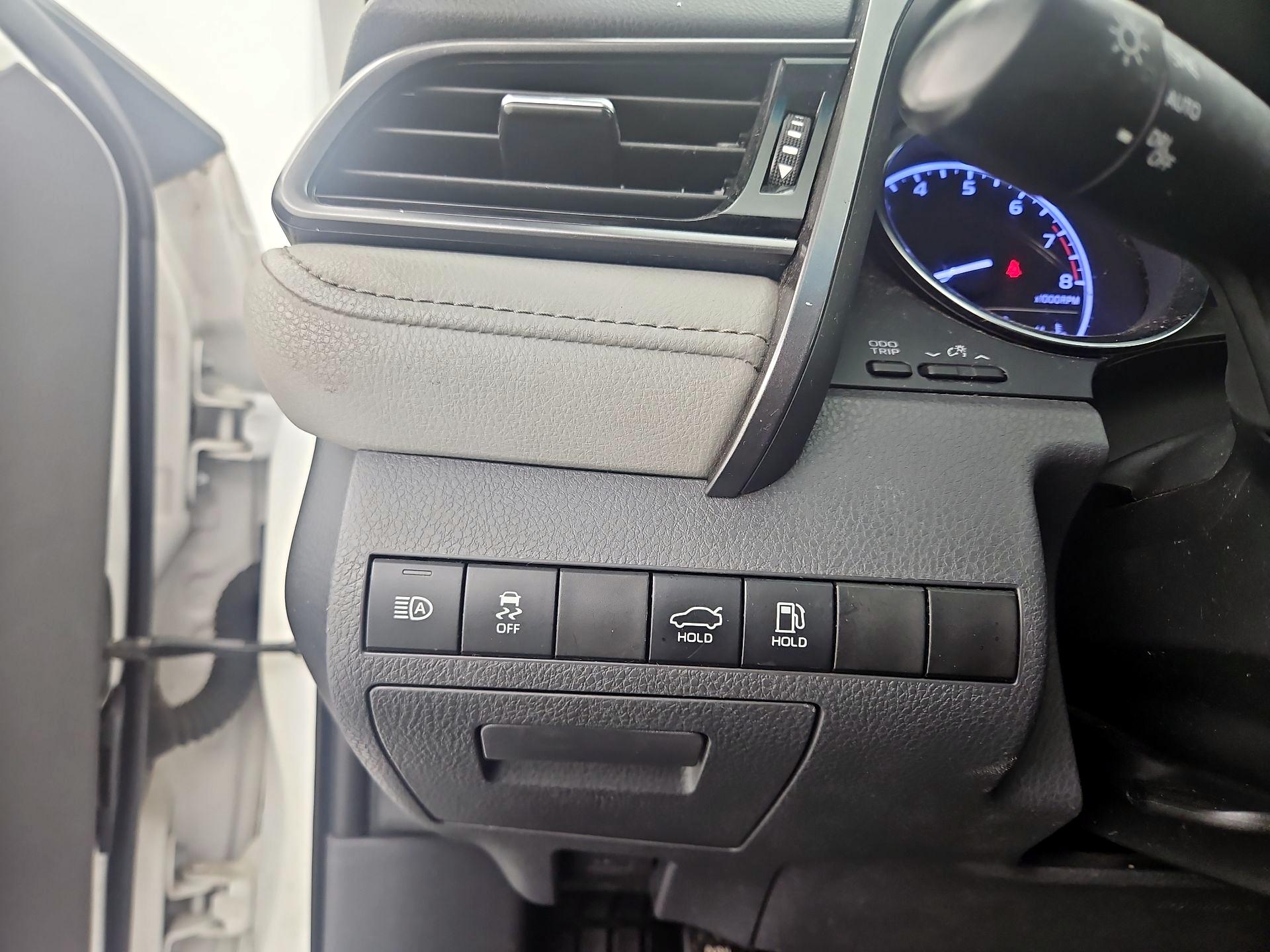 Thumbnail: 2019 Toyota Camry - 13