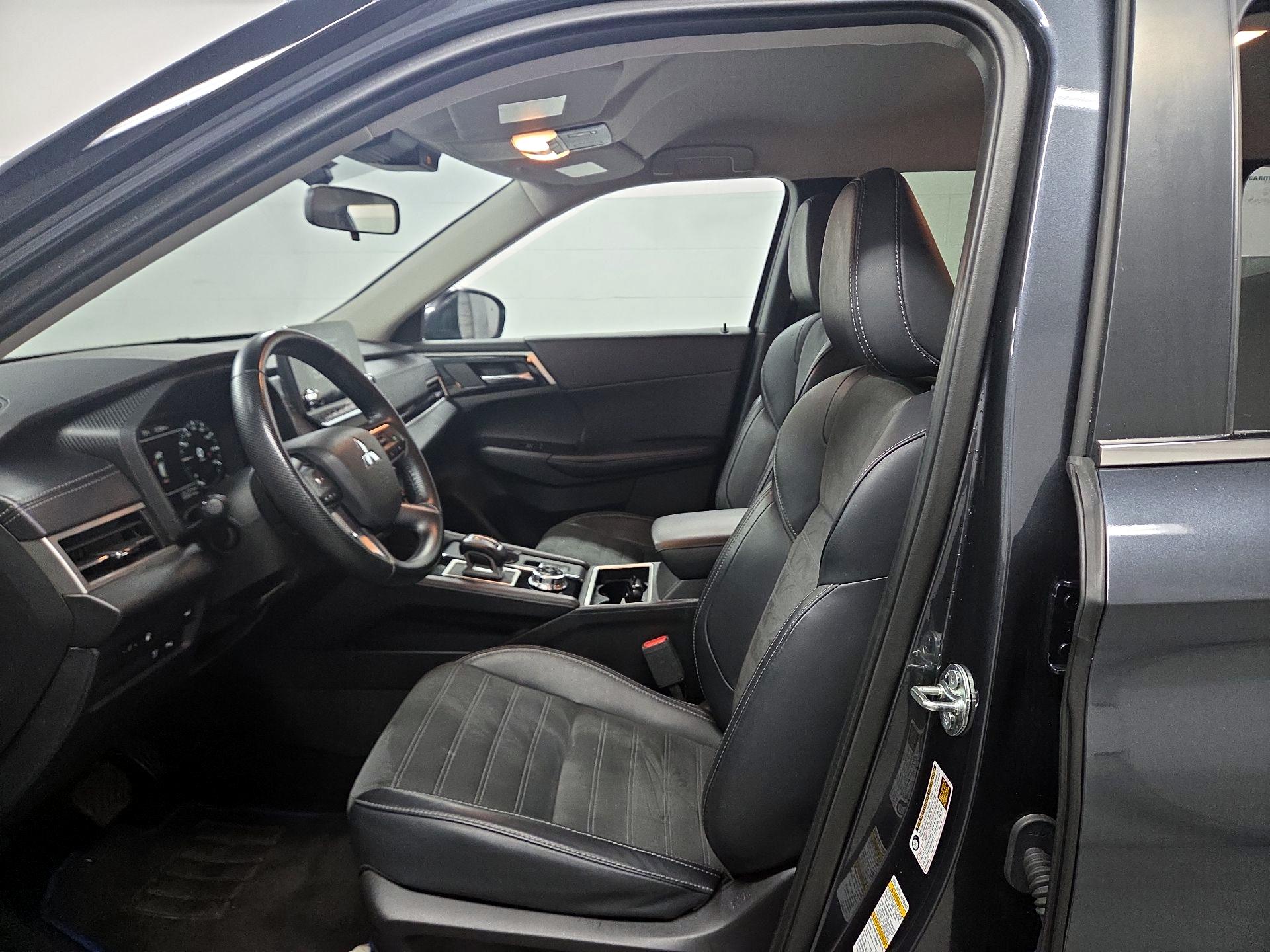 Thumbnail: 2025 Mitsubishi Outlander - 11