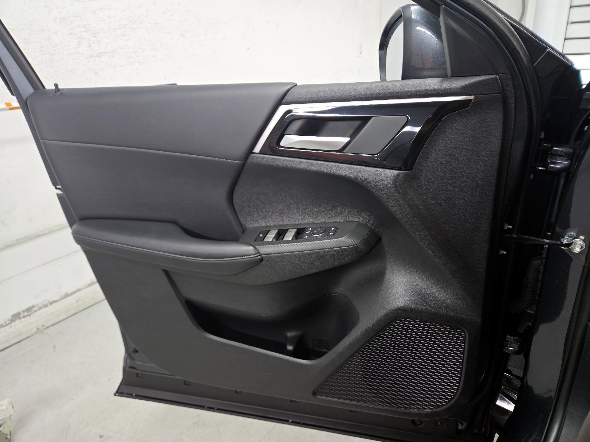 Thumbnail: 2025 Mitsubishi Outlander - 12