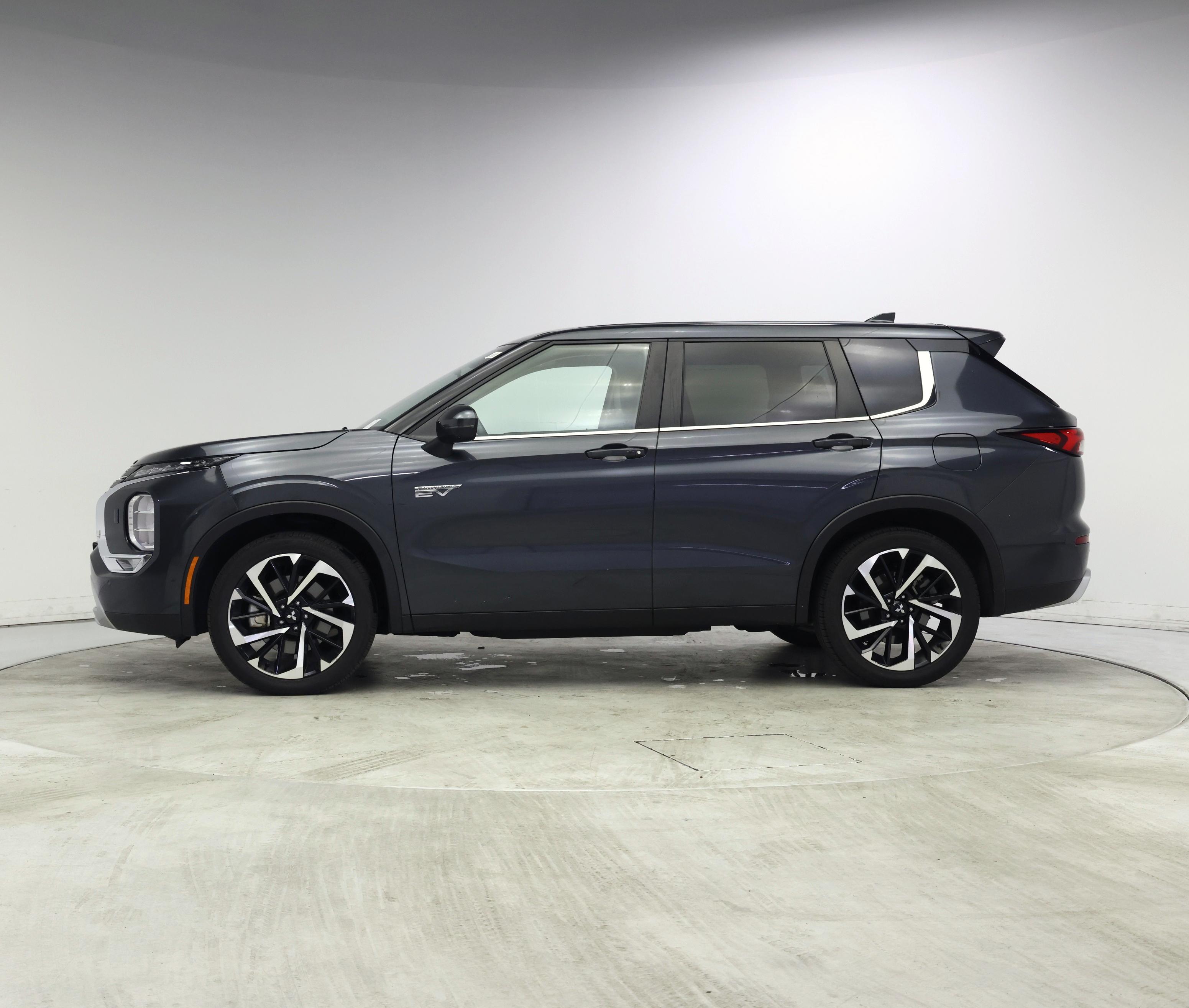 Thumbnail: 2025 Mitsubishi Outlander - 3