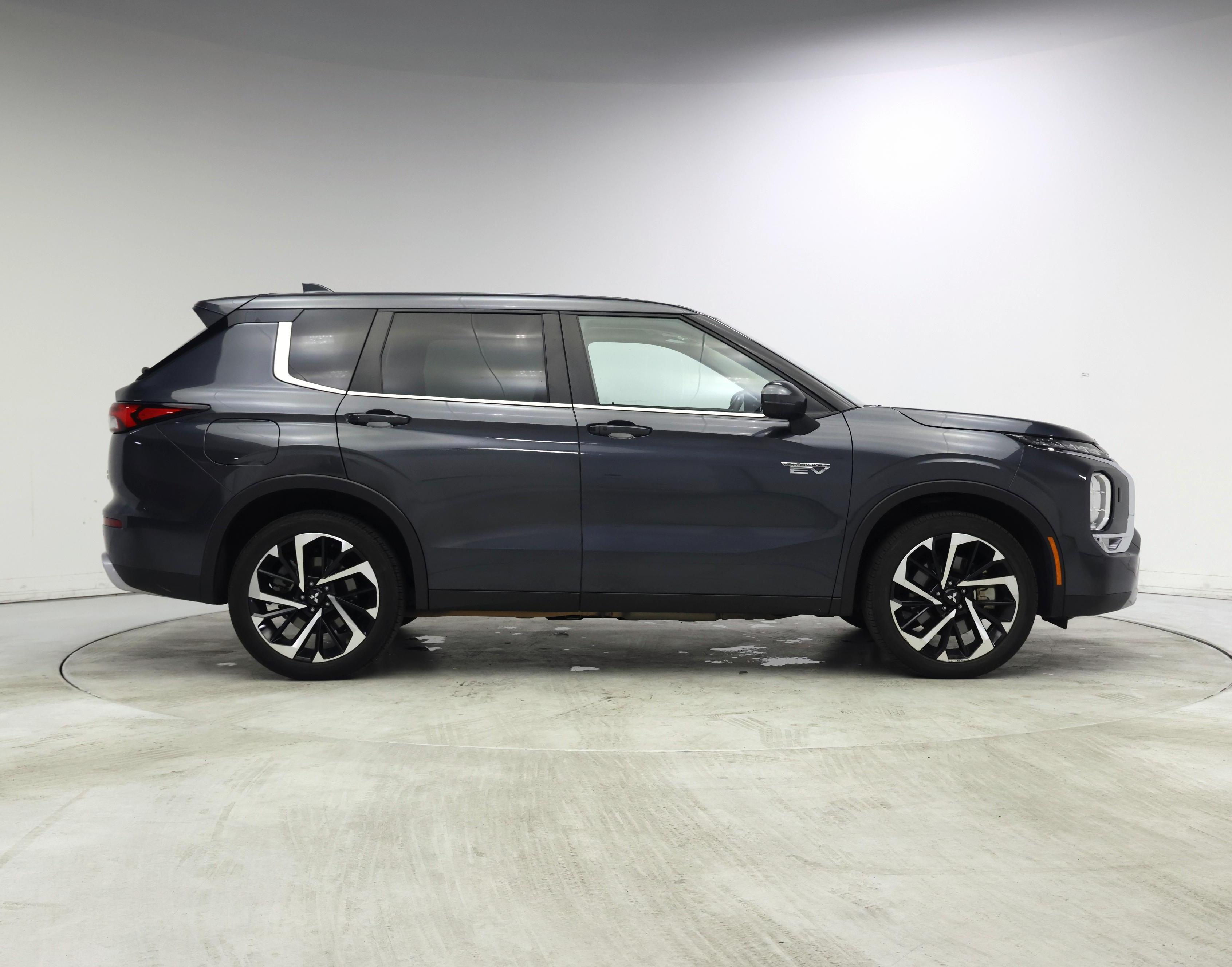 Thumbnail: 2025 Mitsubishi Outlander - 7