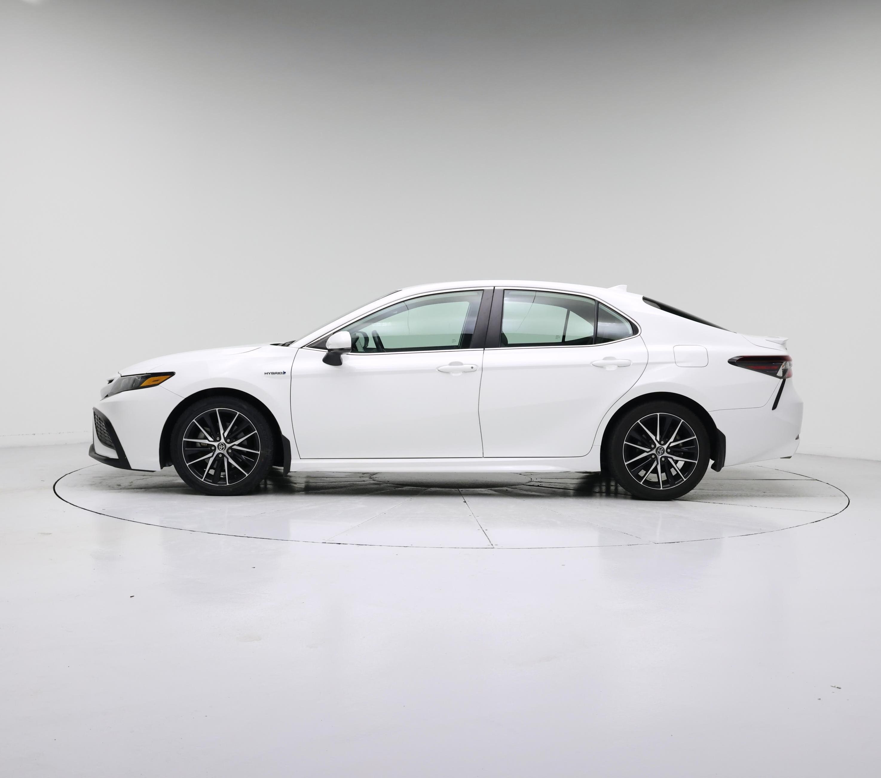 Thumbnail: 2021 Toyota Camry - 3