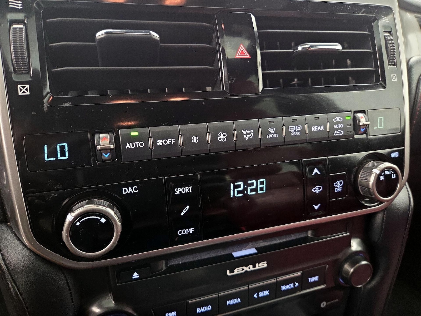 2023 Lexus GX LUXURY - Photo 18