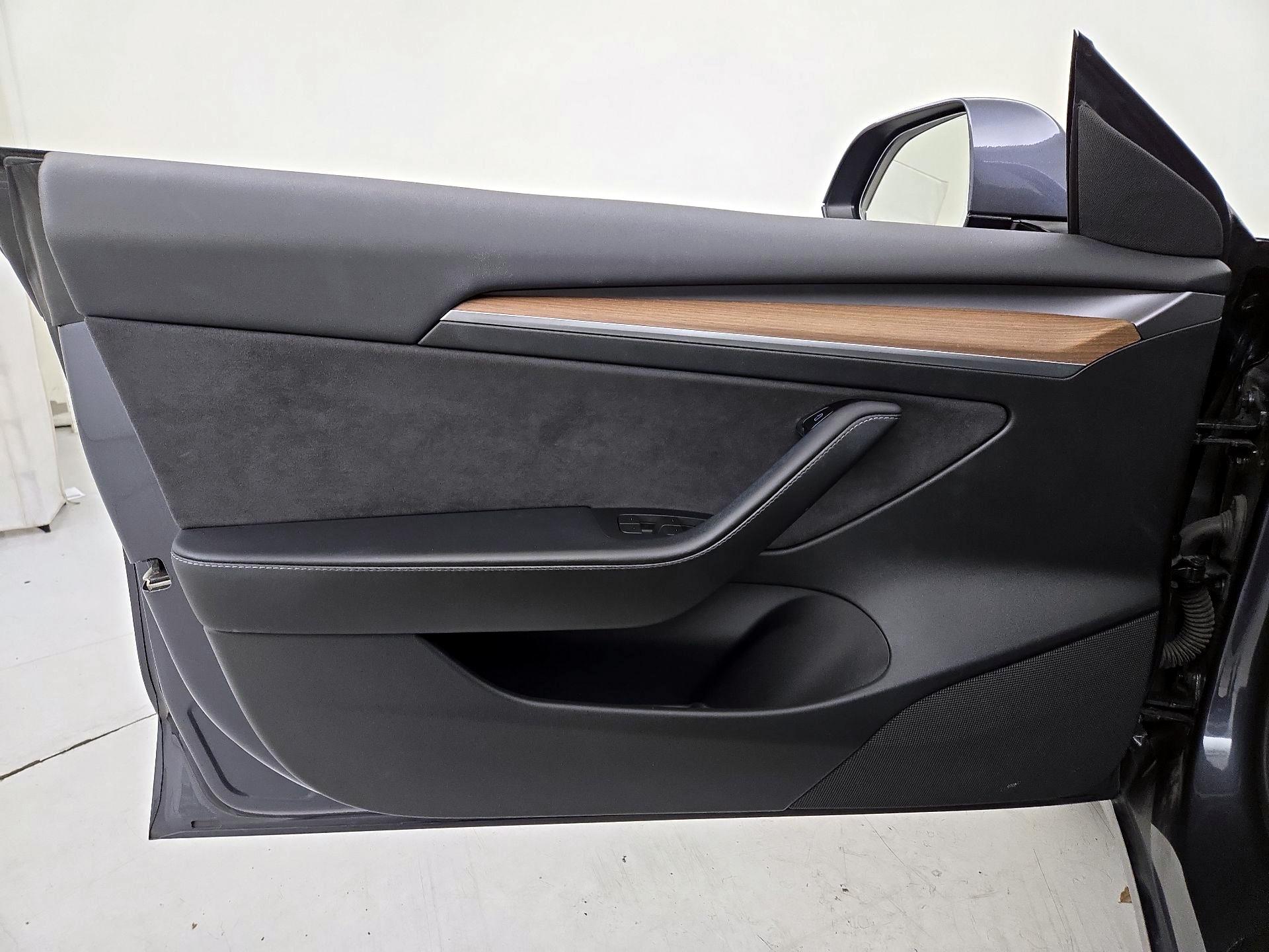 Thumbnail: 2023 Tesla Model 3 - 12