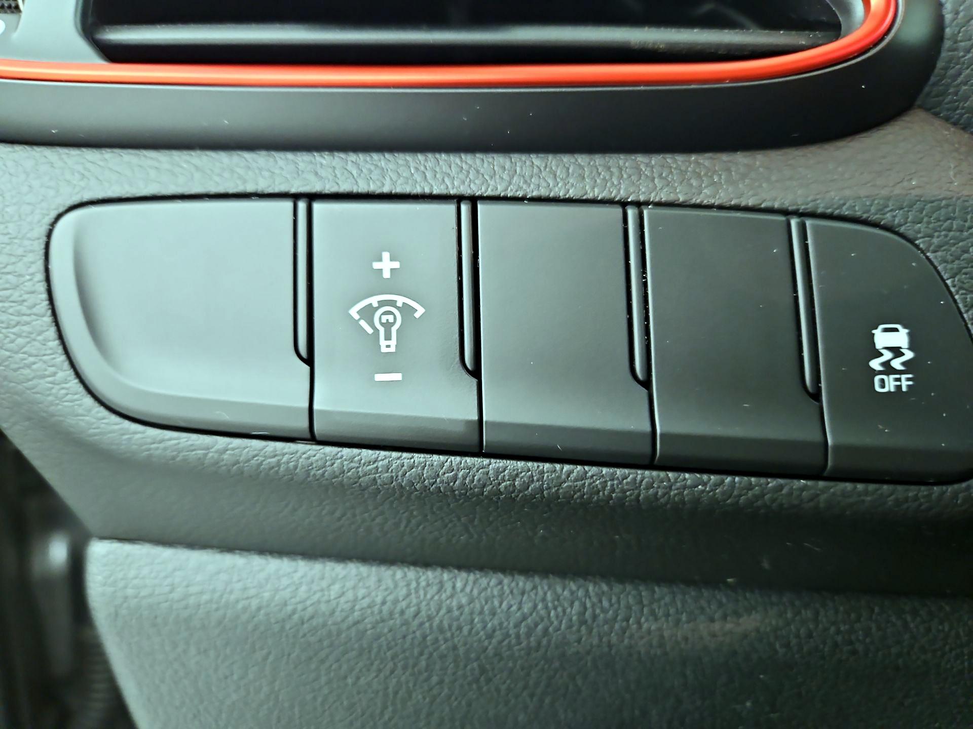 Thumbnail: 2020 Hyundai Elantra - 13