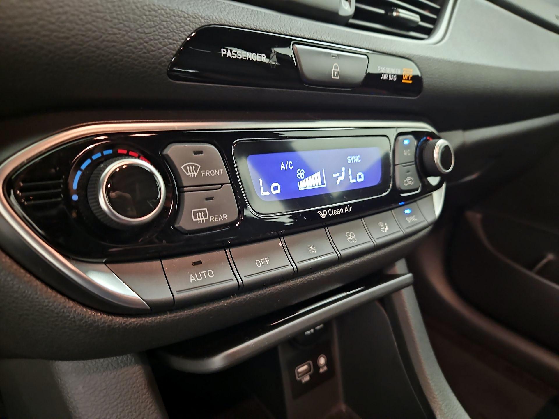 Thumbnail: 2020 Hyundai Elantra - 16