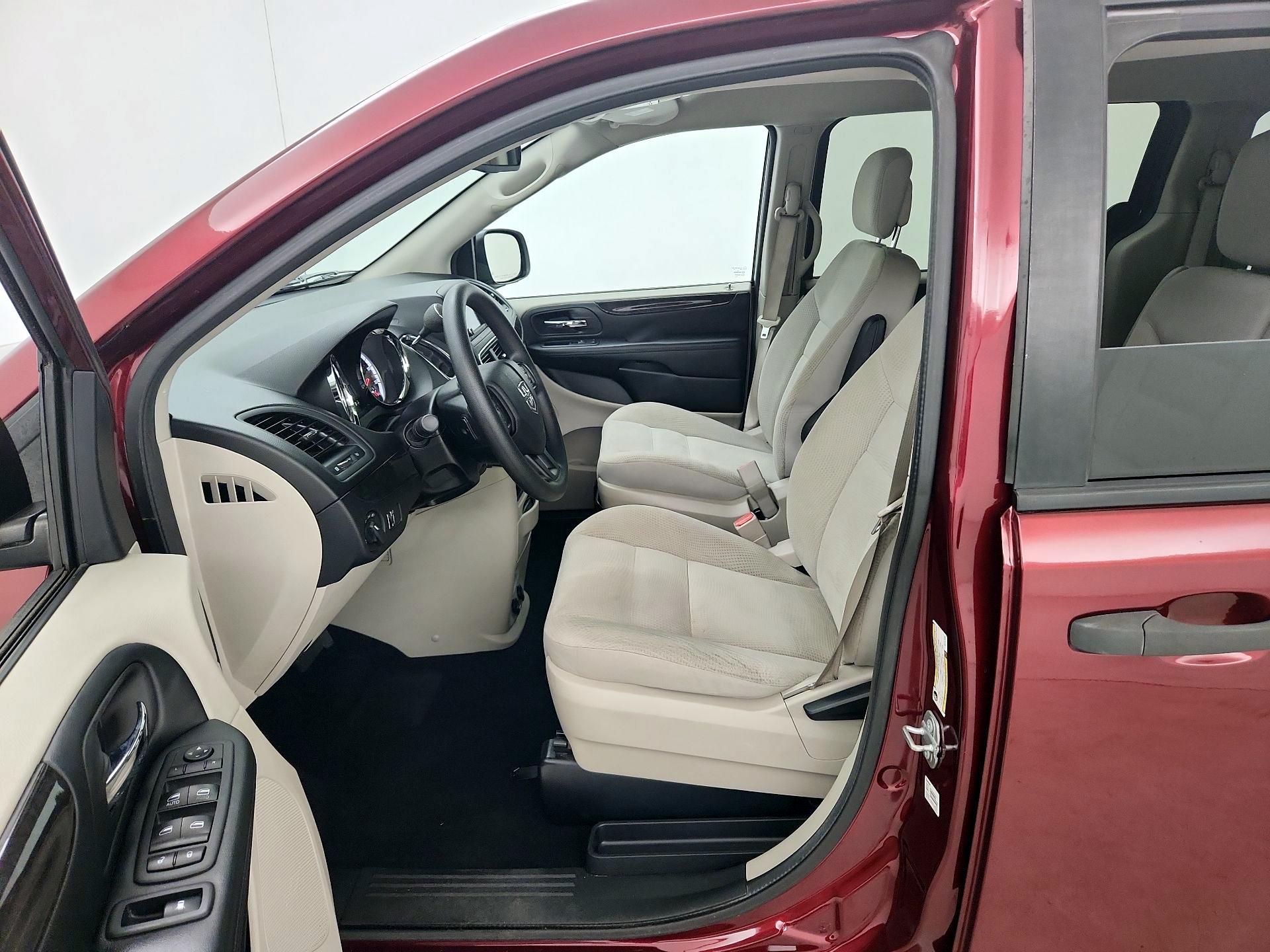 Thumbnail: 2019 Dodge Grand Caravan - 11