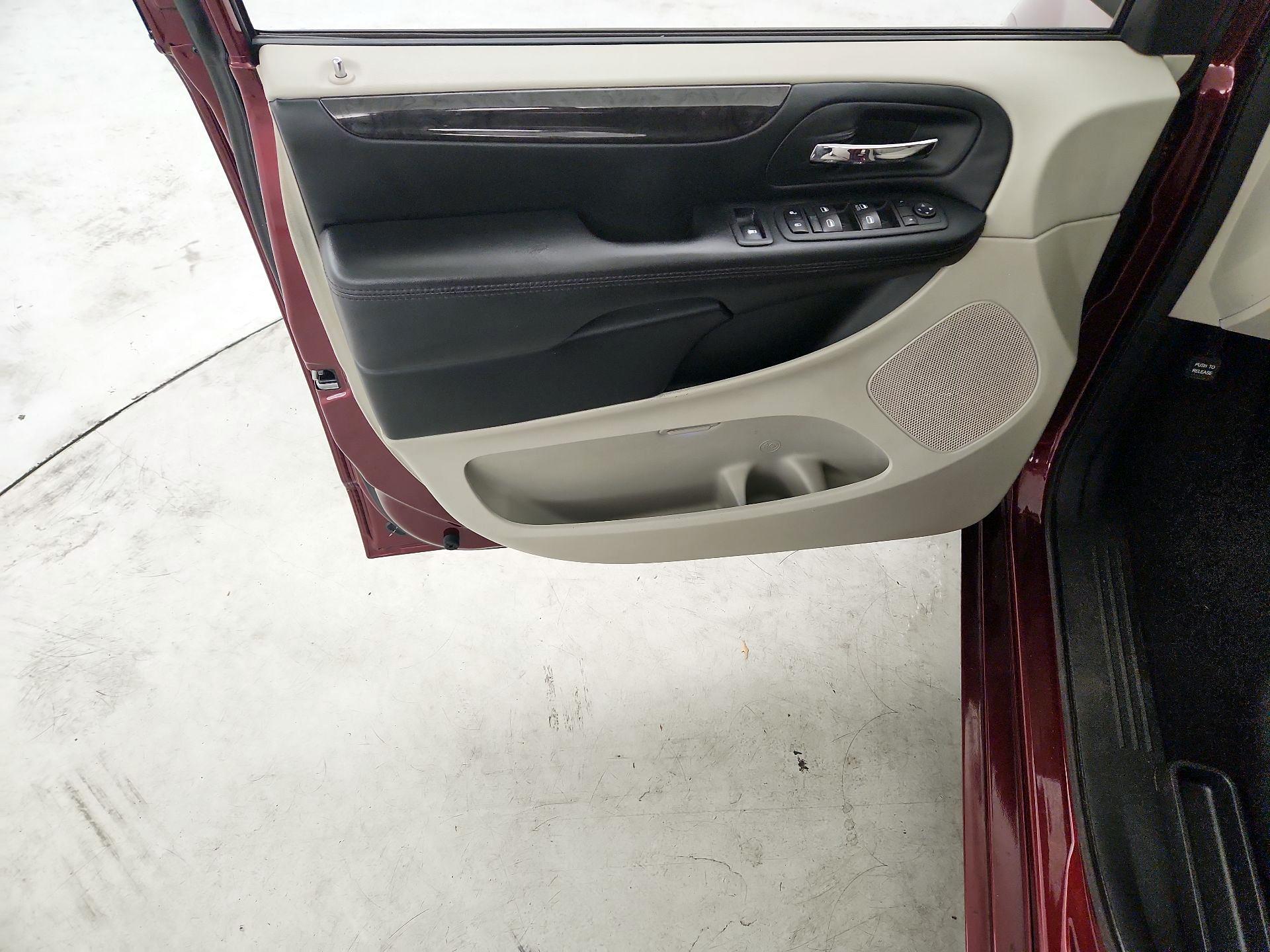 Thumbnail: 2019 Dodge Grand Caravan - 12