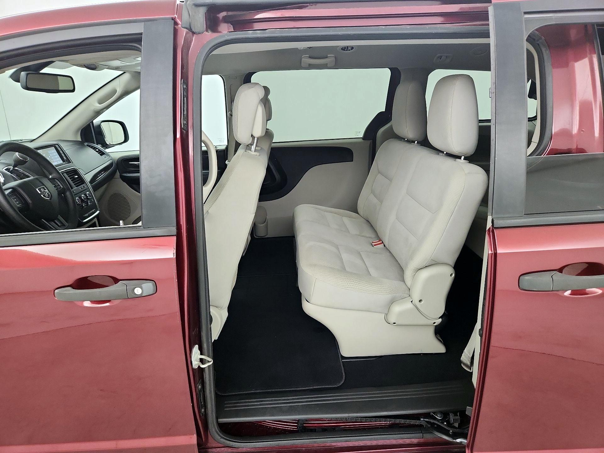 Thumbnail: 2019 Dodge Grand Caravan - 19