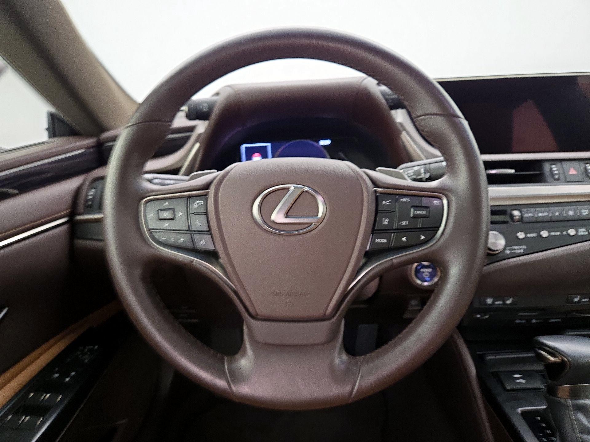 Thumbnail: 2021 Lexus ES - 10