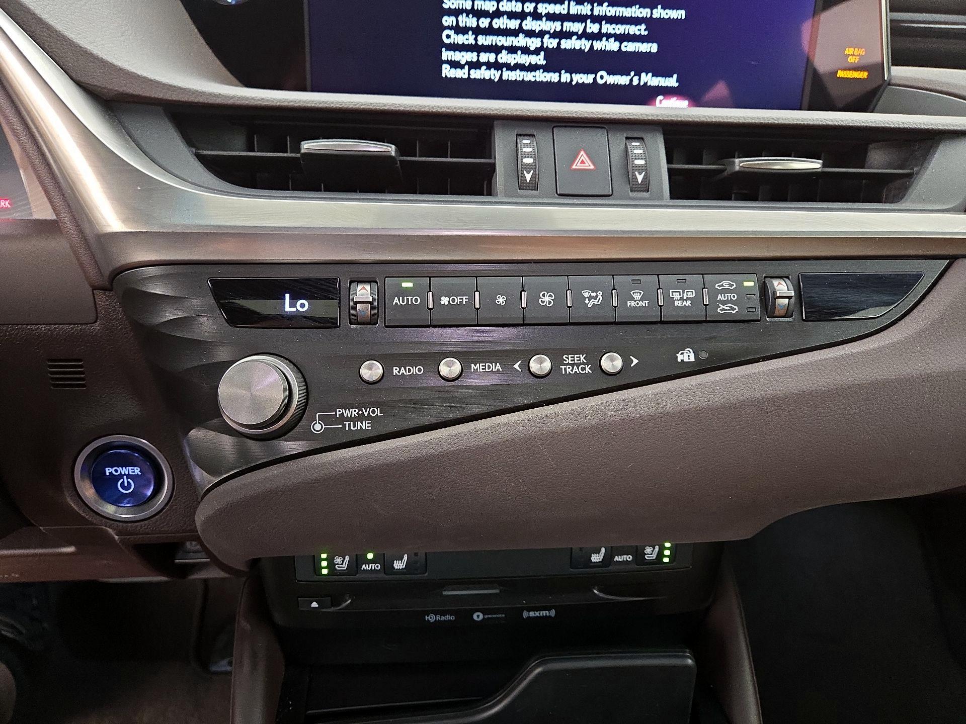 Thumbnail: 2021 Lexus ES - 17