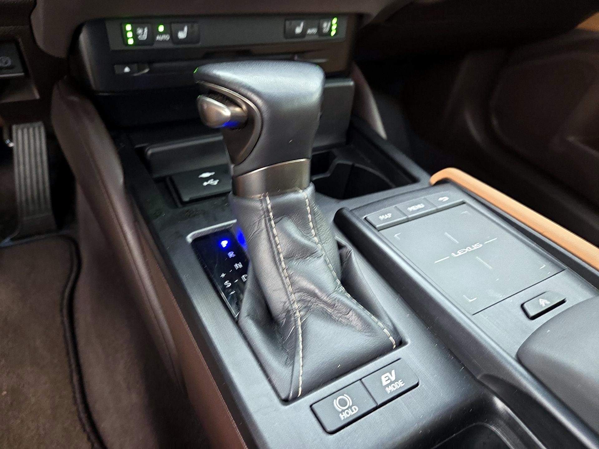 Thumbnail: 2021 Lexus ES - 18