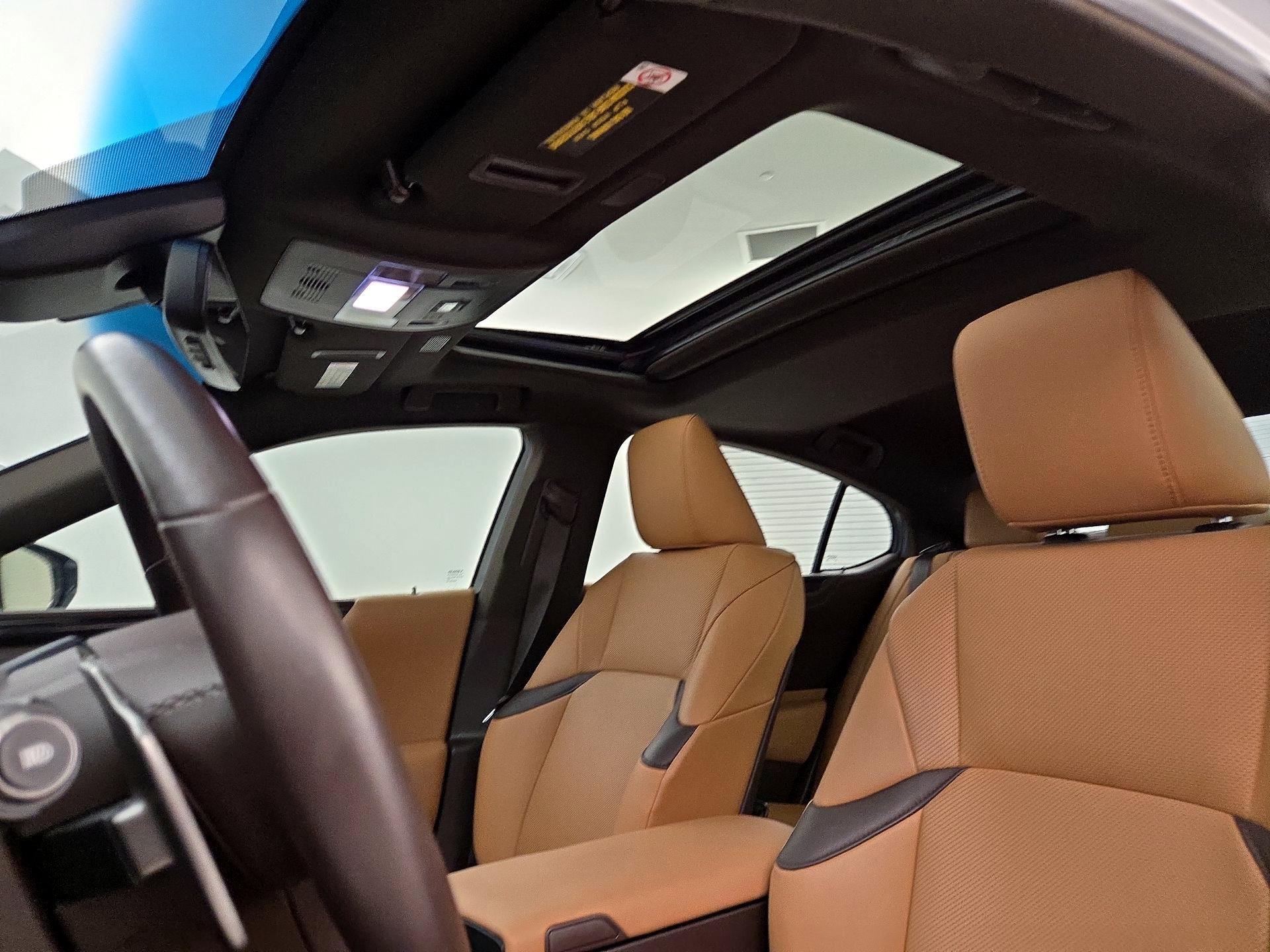 Thumbnail: 2021 Lexus ES - 20