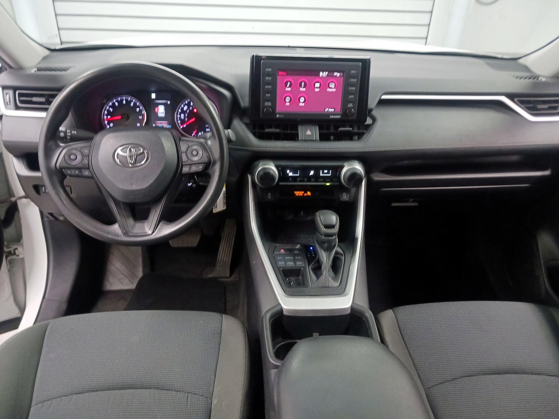 Thumbnail: 2022 Toyota RAV4 - 8