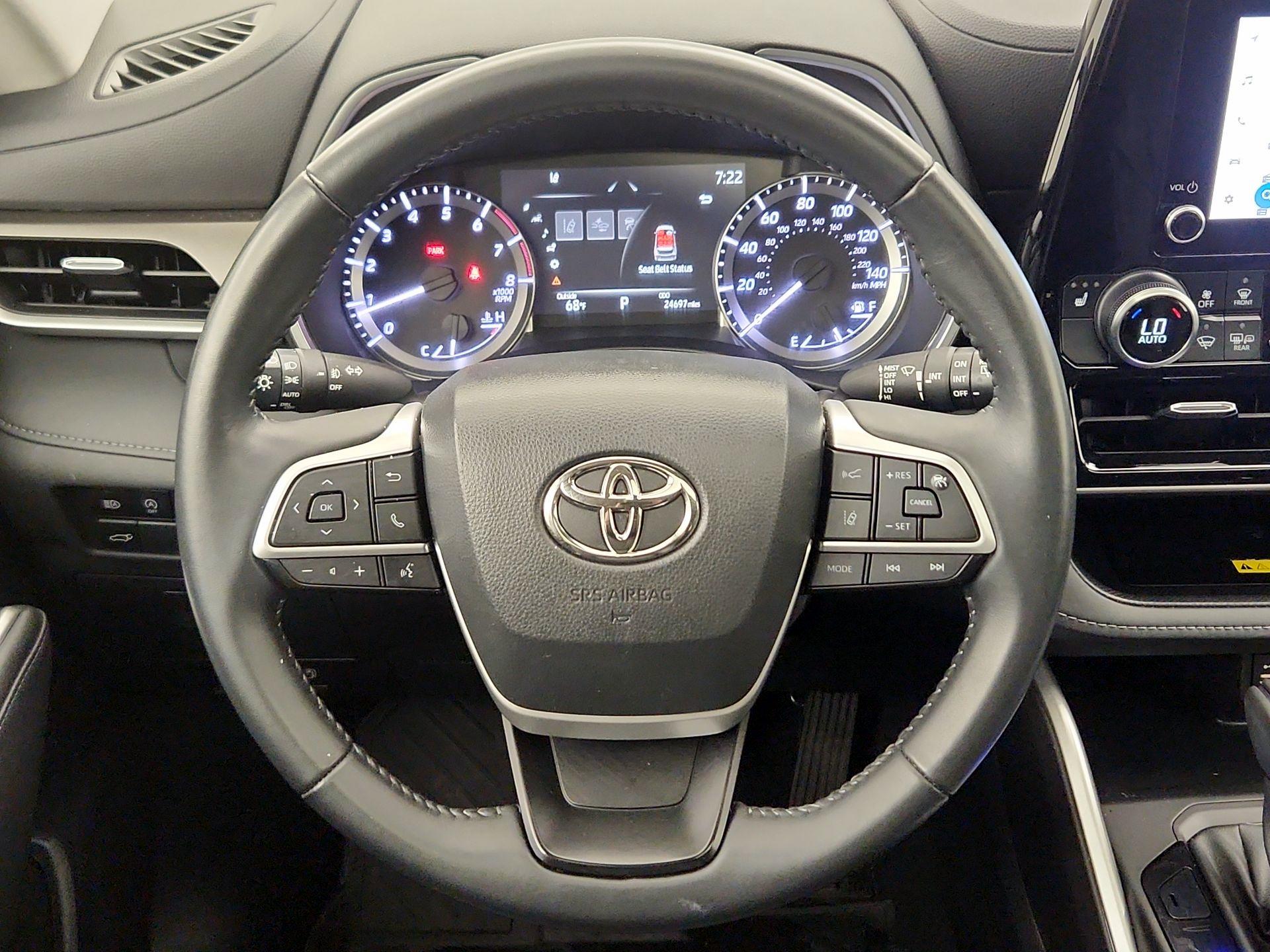 Thumbnail: 2023 Toyota Highlander - 10