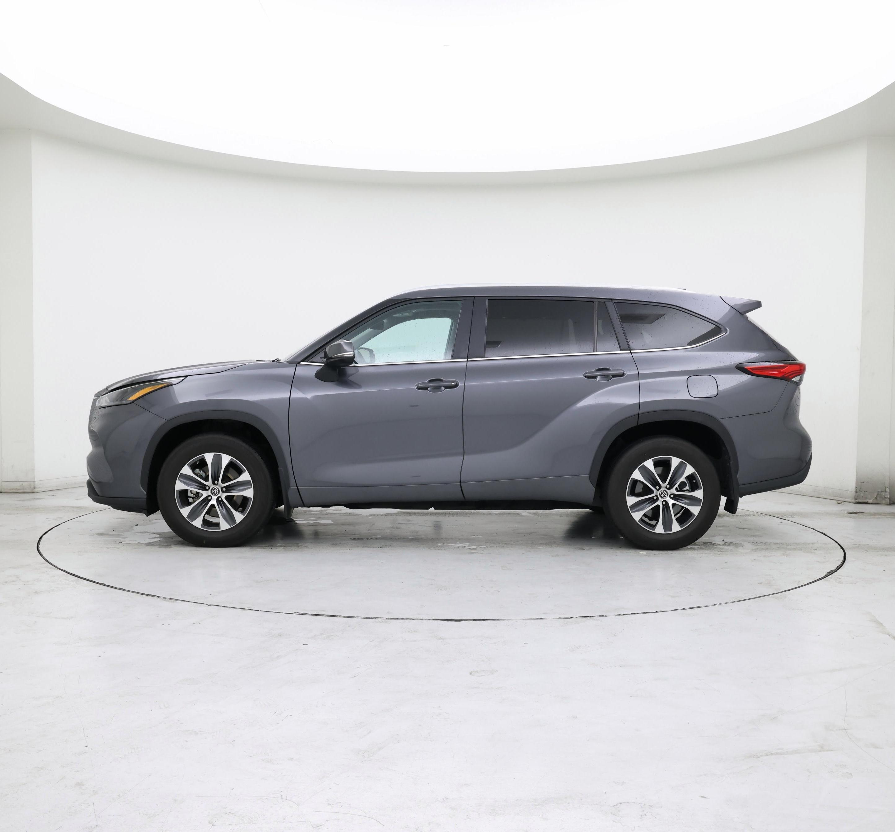Thumbnail: 2023 Toyota Highlander - 3