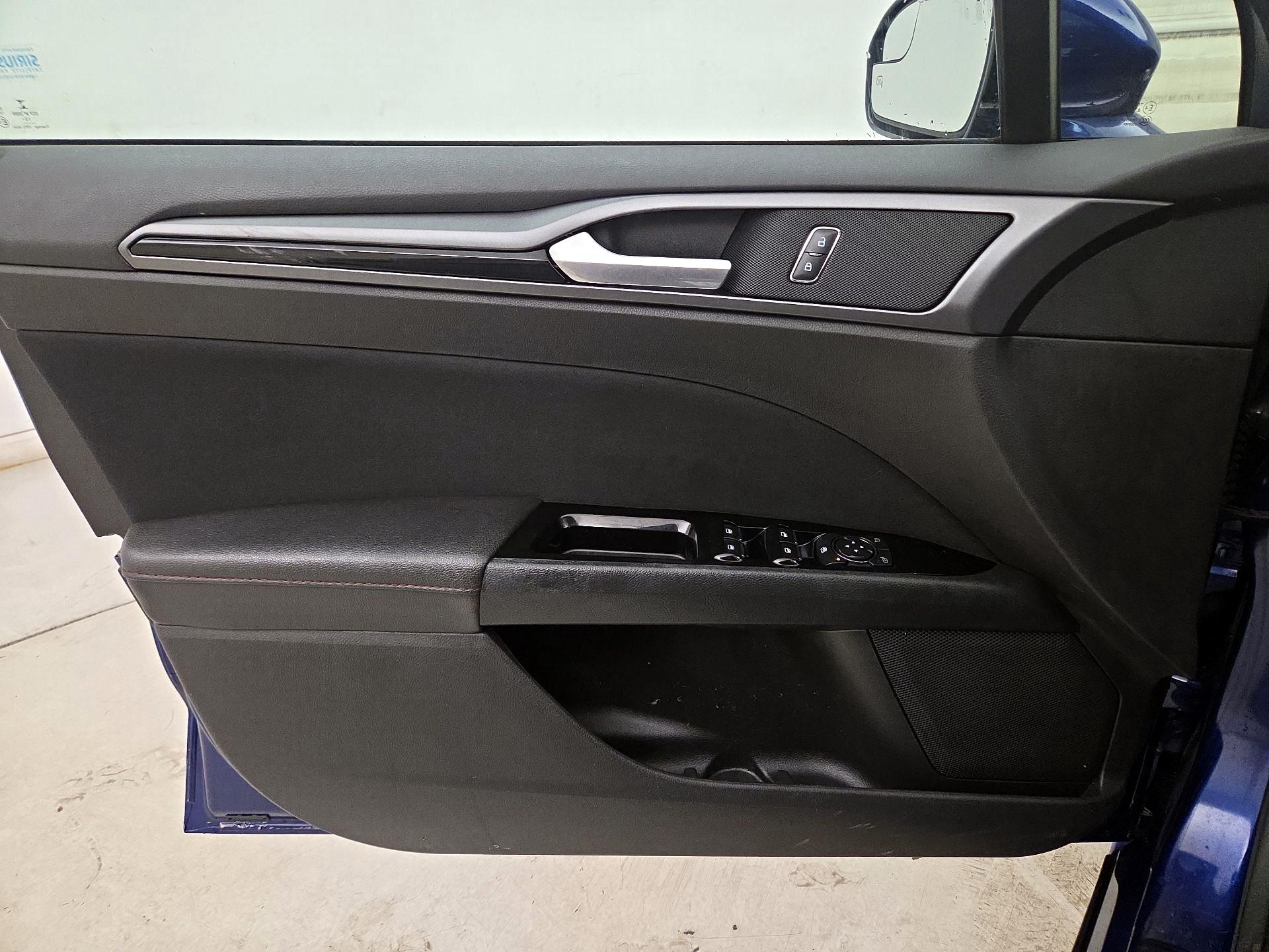 Thumbnail: 2016 Ford Fusion - 12
