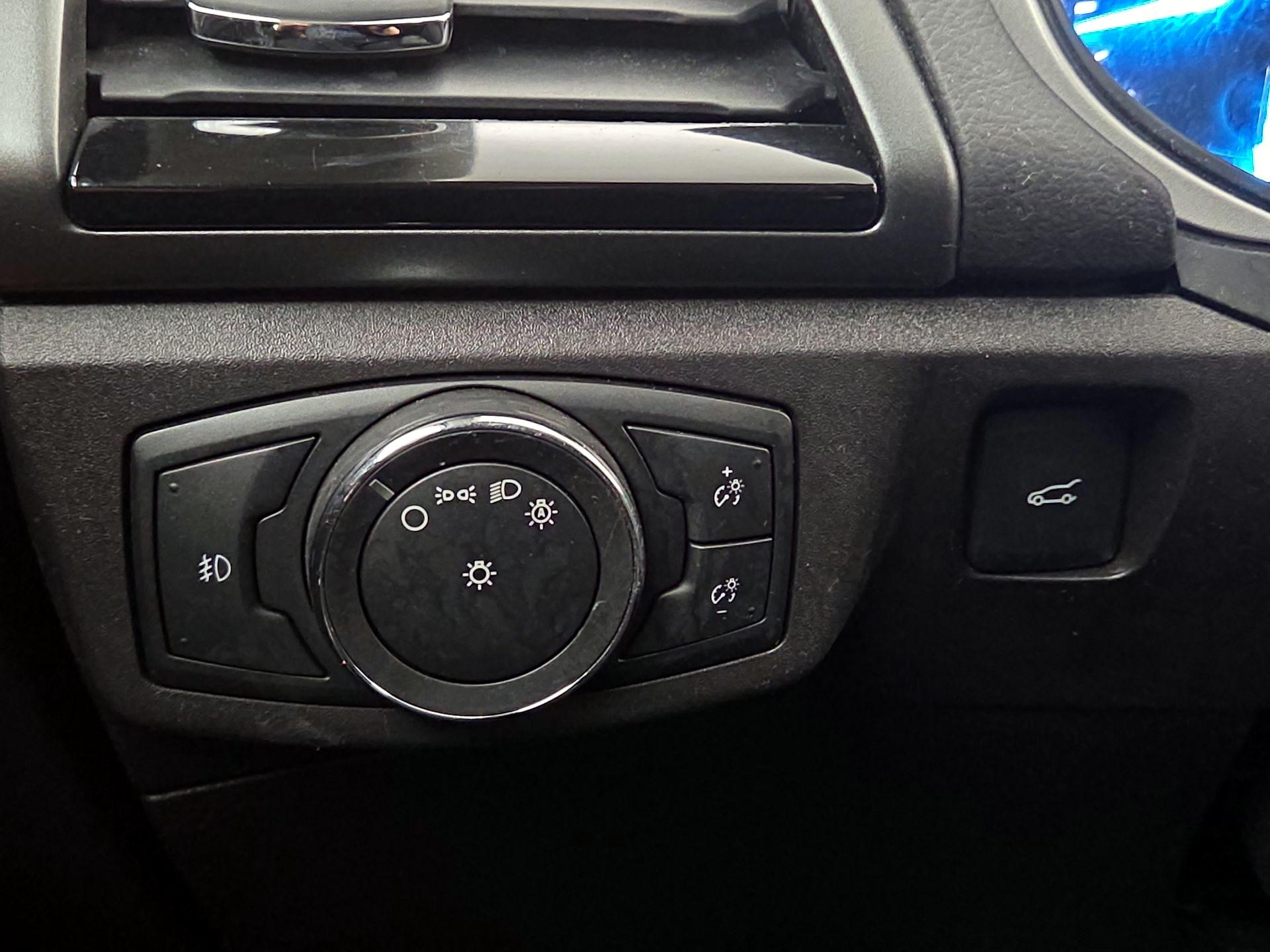 Thumbnail: 2016 Ford Fusion - 13