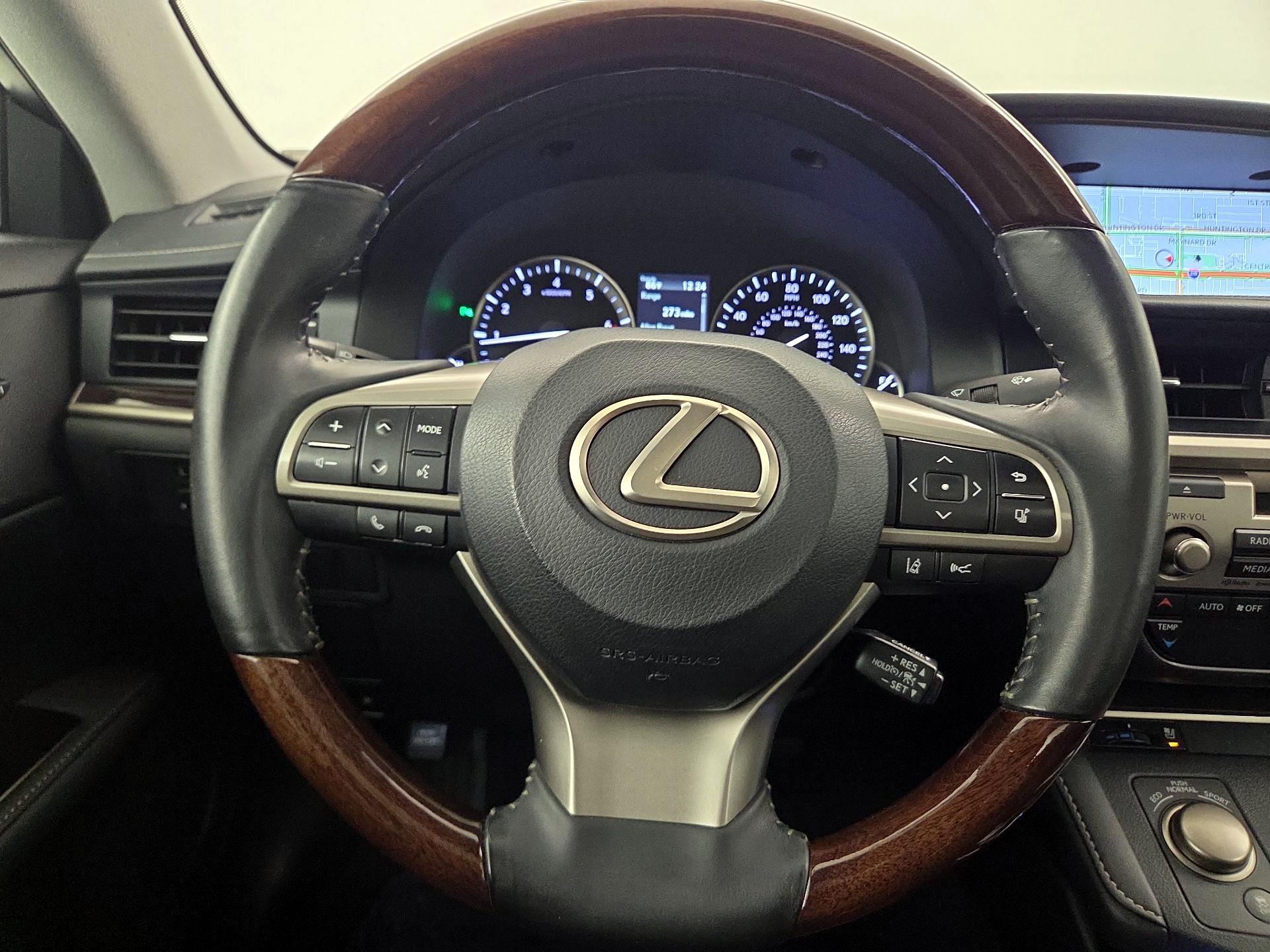 Thumbnail: 2018 Lexus ES - 10