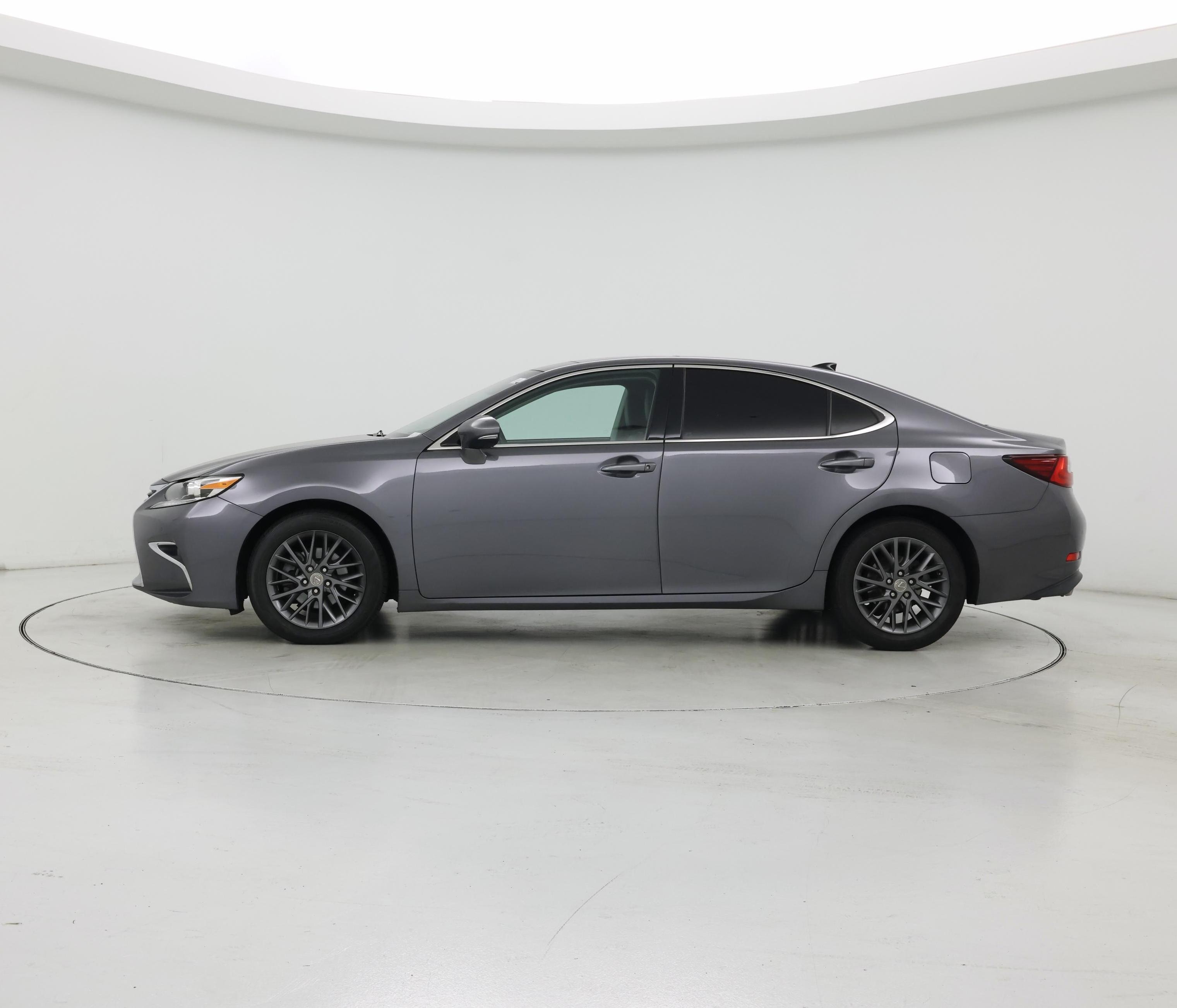 Thumbnail: 2018 Lexus ES - 3