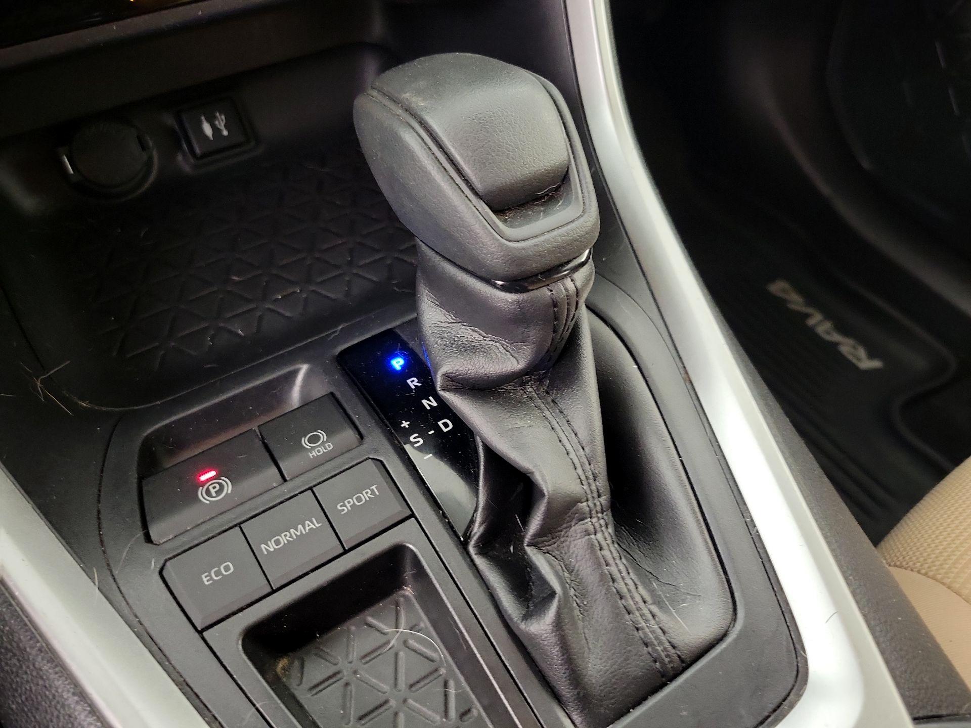 Thumbnail: 2019 Toyota RAV4 - 18