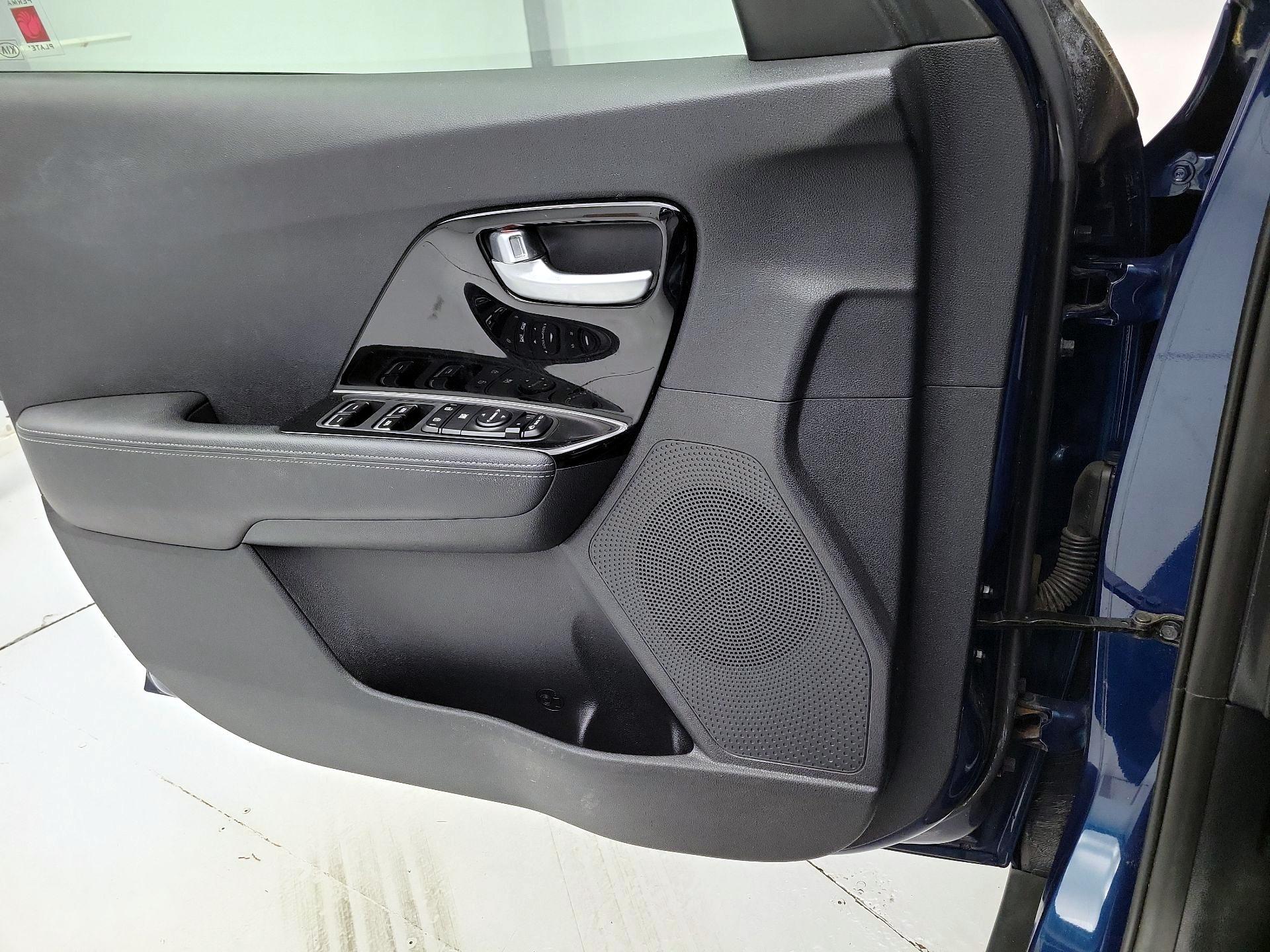 Thumbnail: 2018 Kia Niro - 12