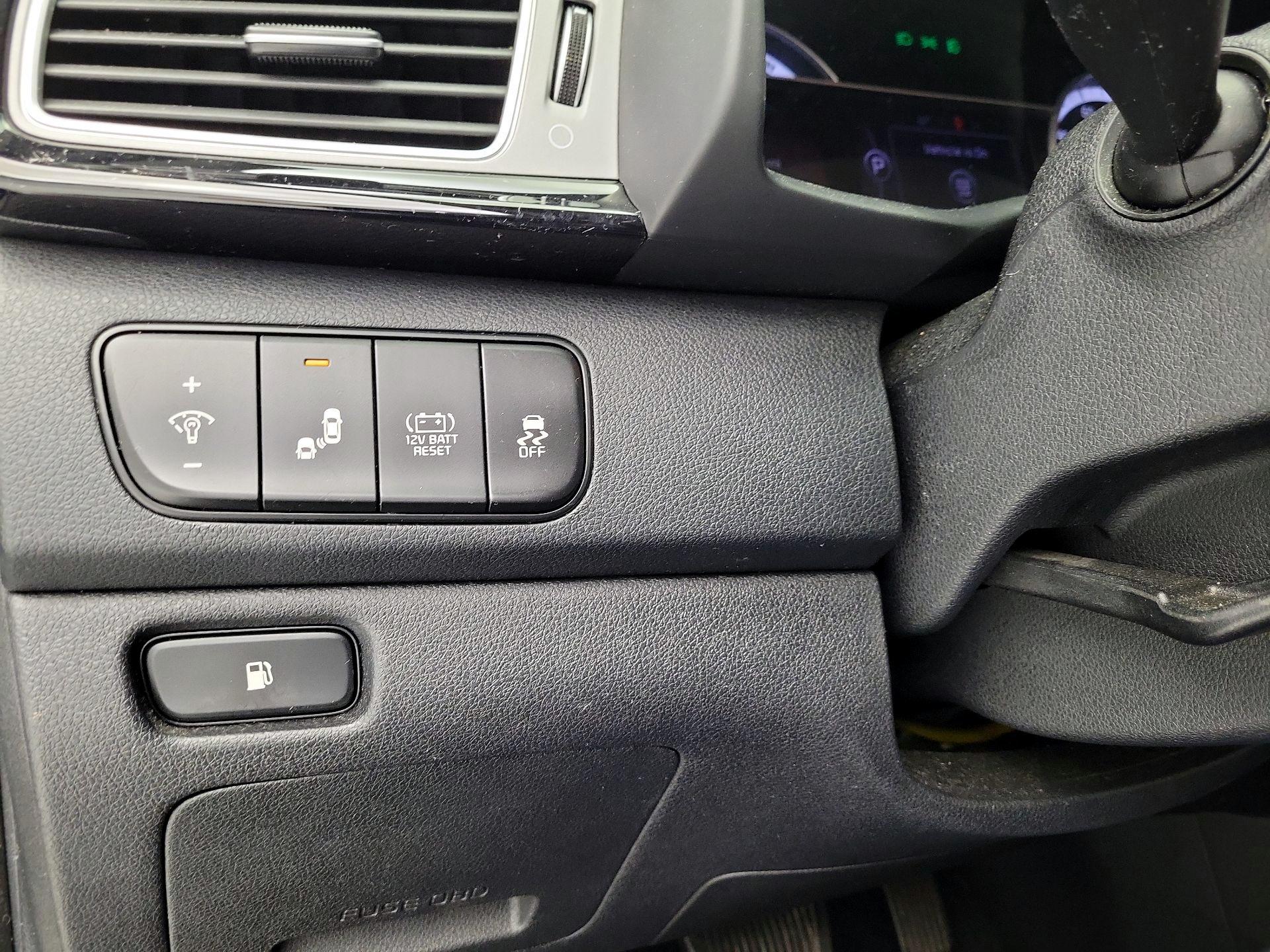 Thumbnail: 2018 Kia Niro - 13