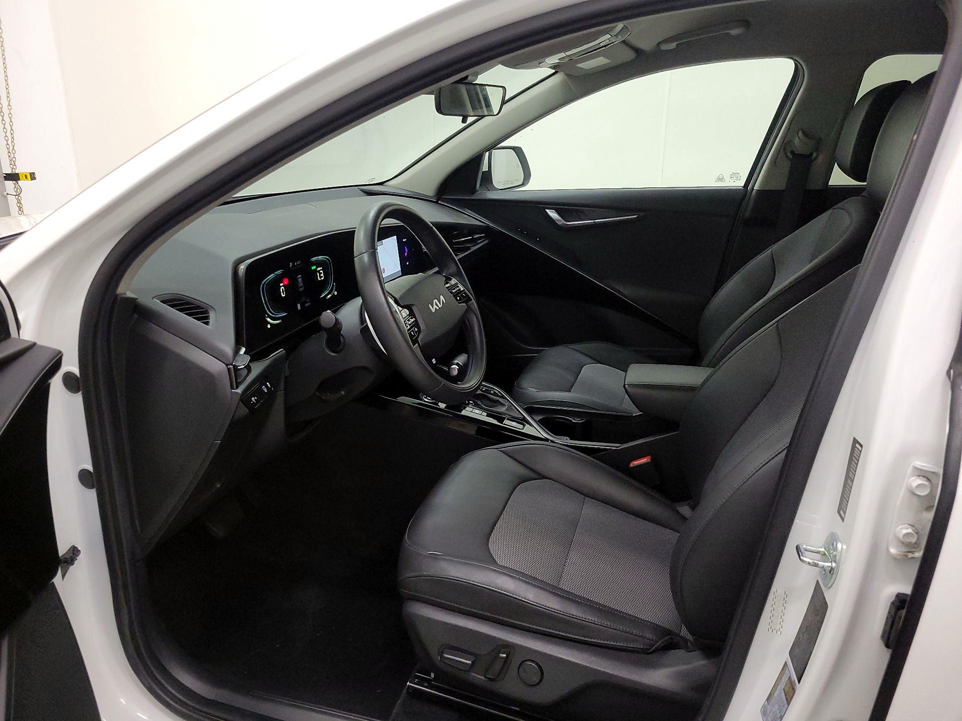 Thumbnail: 2023 Kia Niro - 11