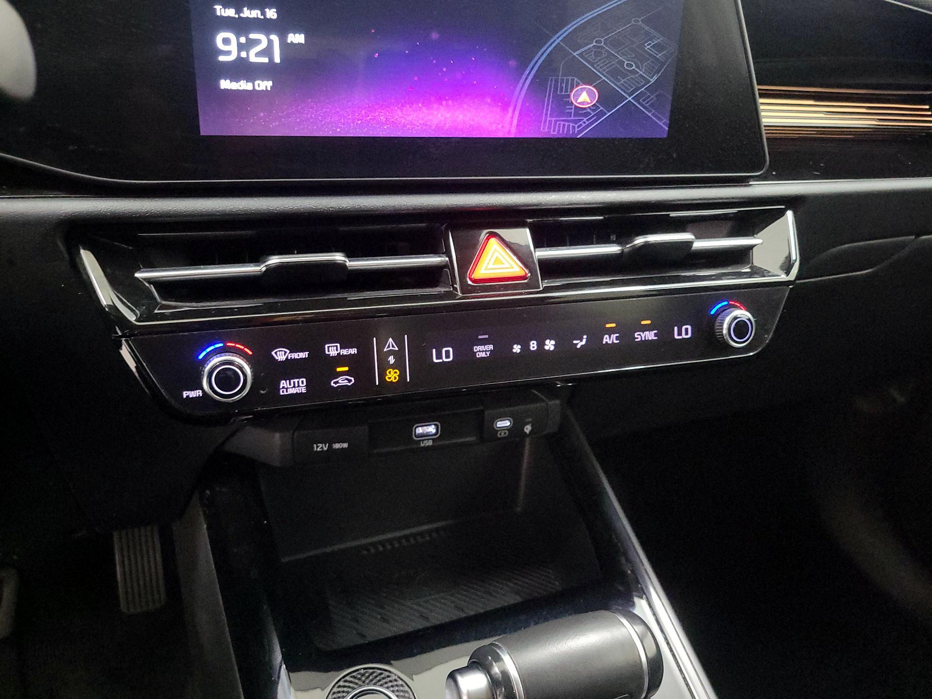 Thumbnail: 2023 Kia Niro - 17