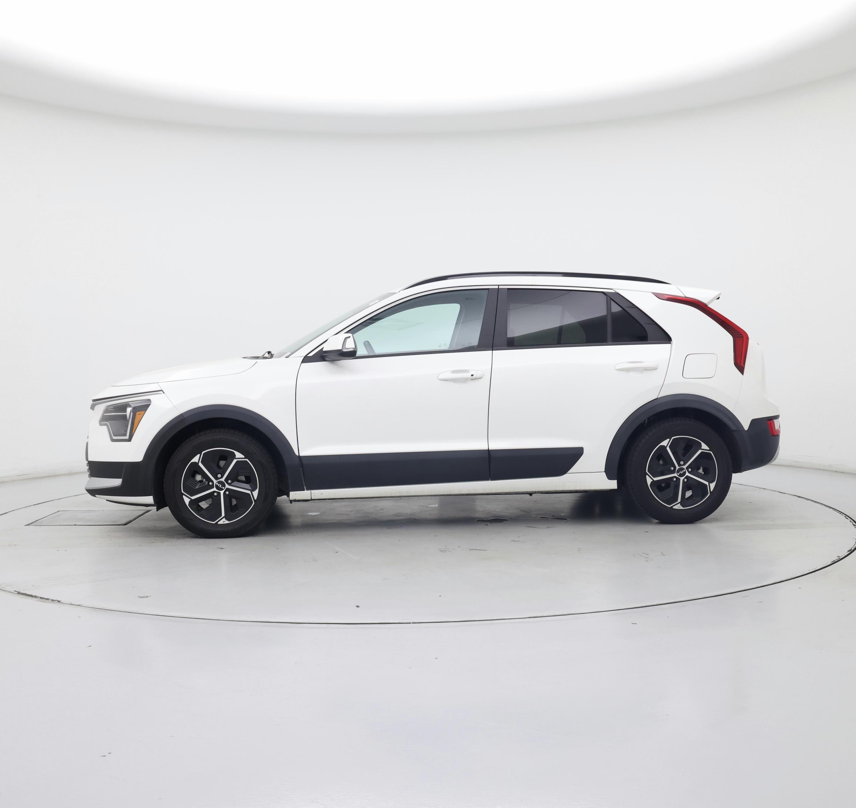 Thumbnail: 2023 Kia Niro - 3